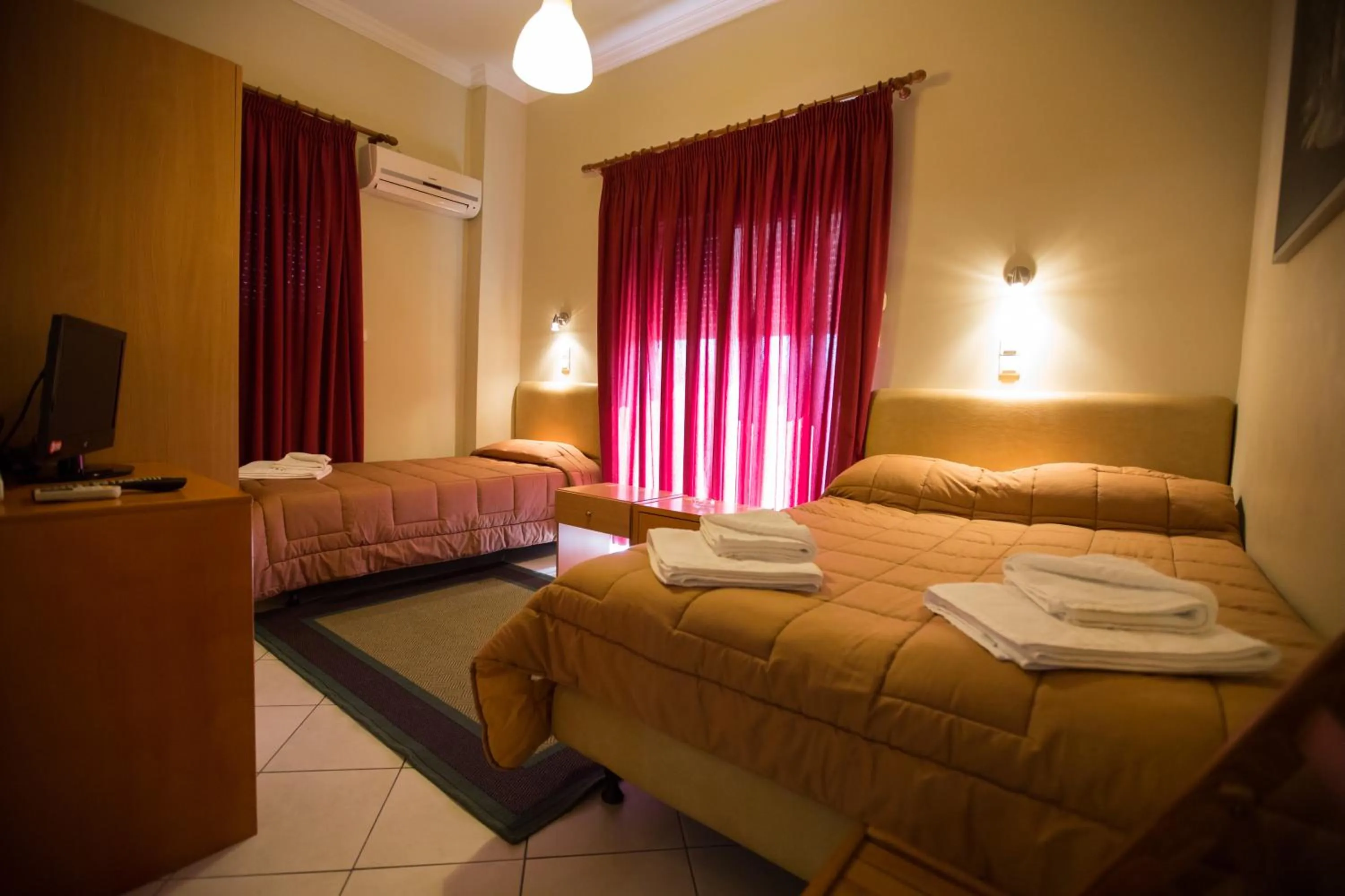 Photo of the whole room, Bed in Hotel Niki