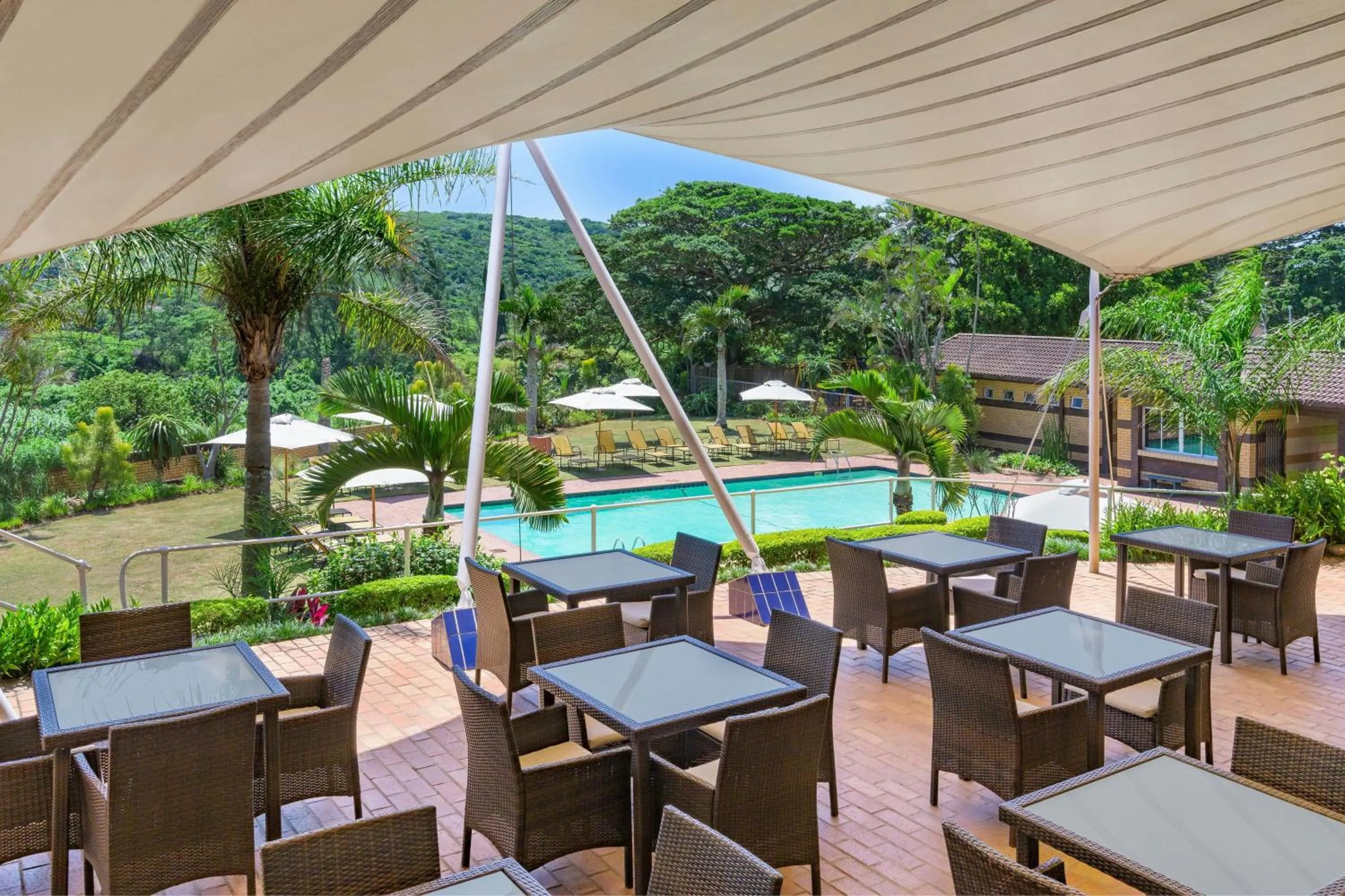 Restaurant/places to eat in Protea Hotel by Marriott Karridene Beach