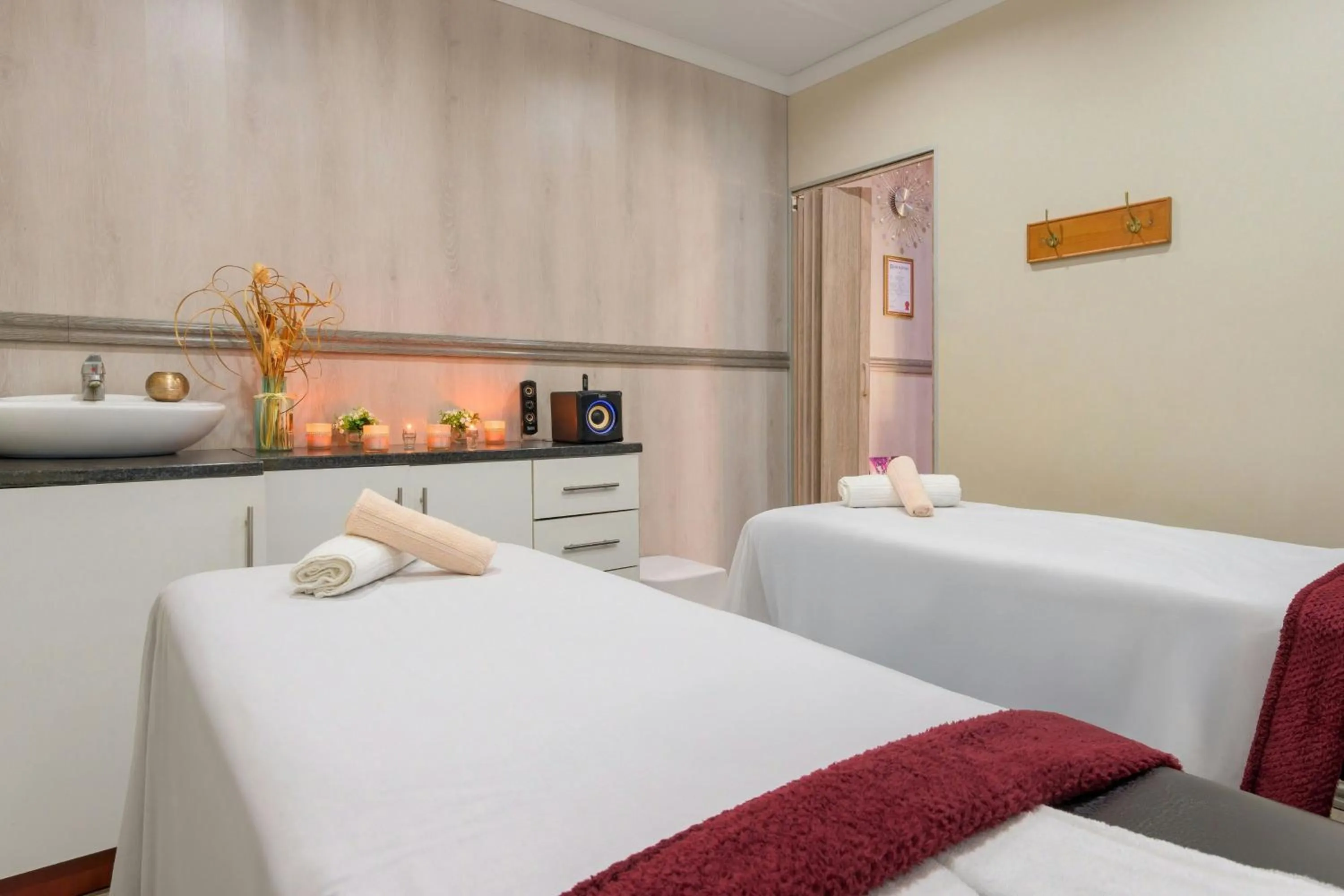 Spa and wellness centre/facilities, Bed in Protea Hotel by Marriott Karridene Beach