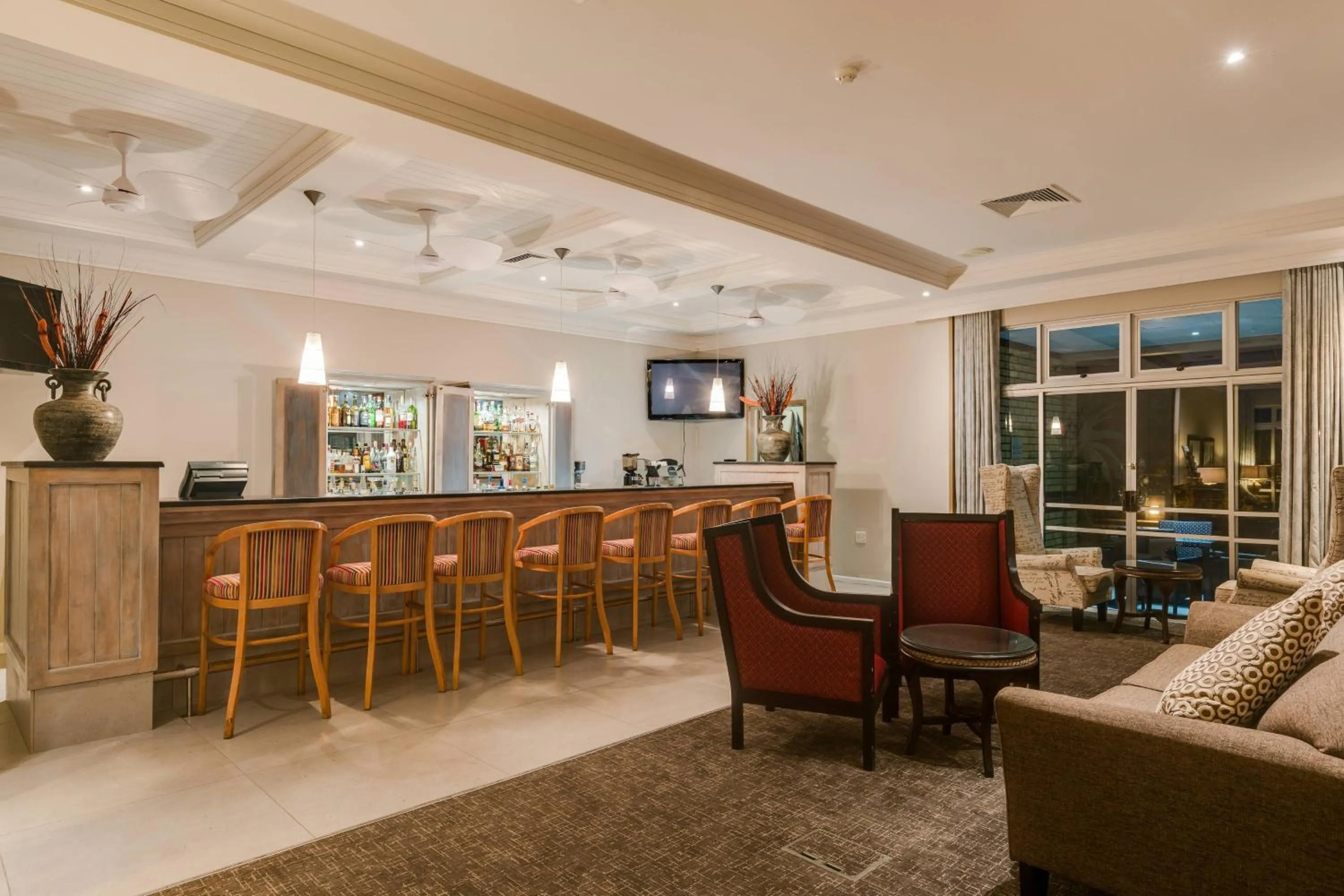 Lounge or bar in Protea Hotel by Marriott Karridene Beach