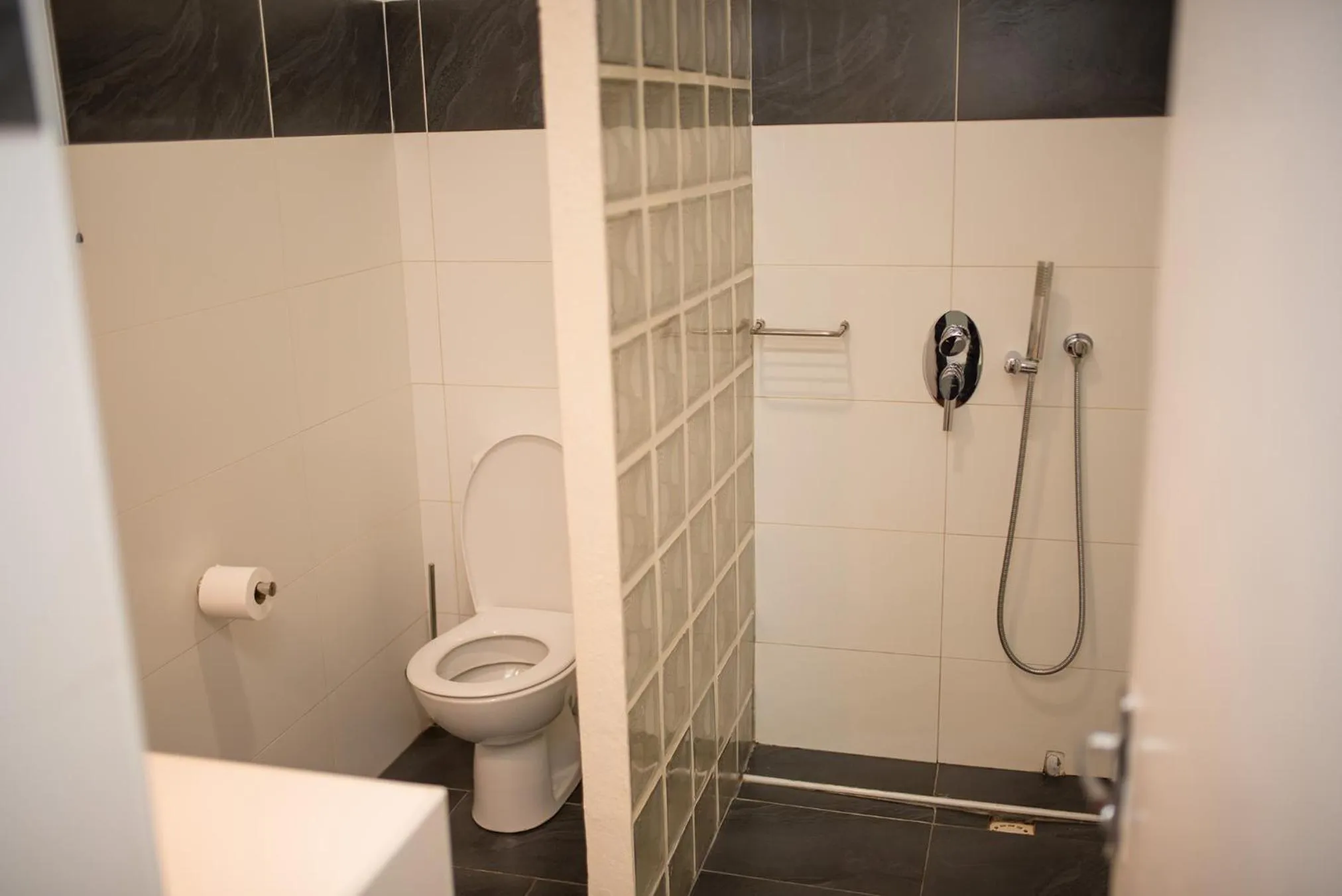 Shower in Les 3 Métis