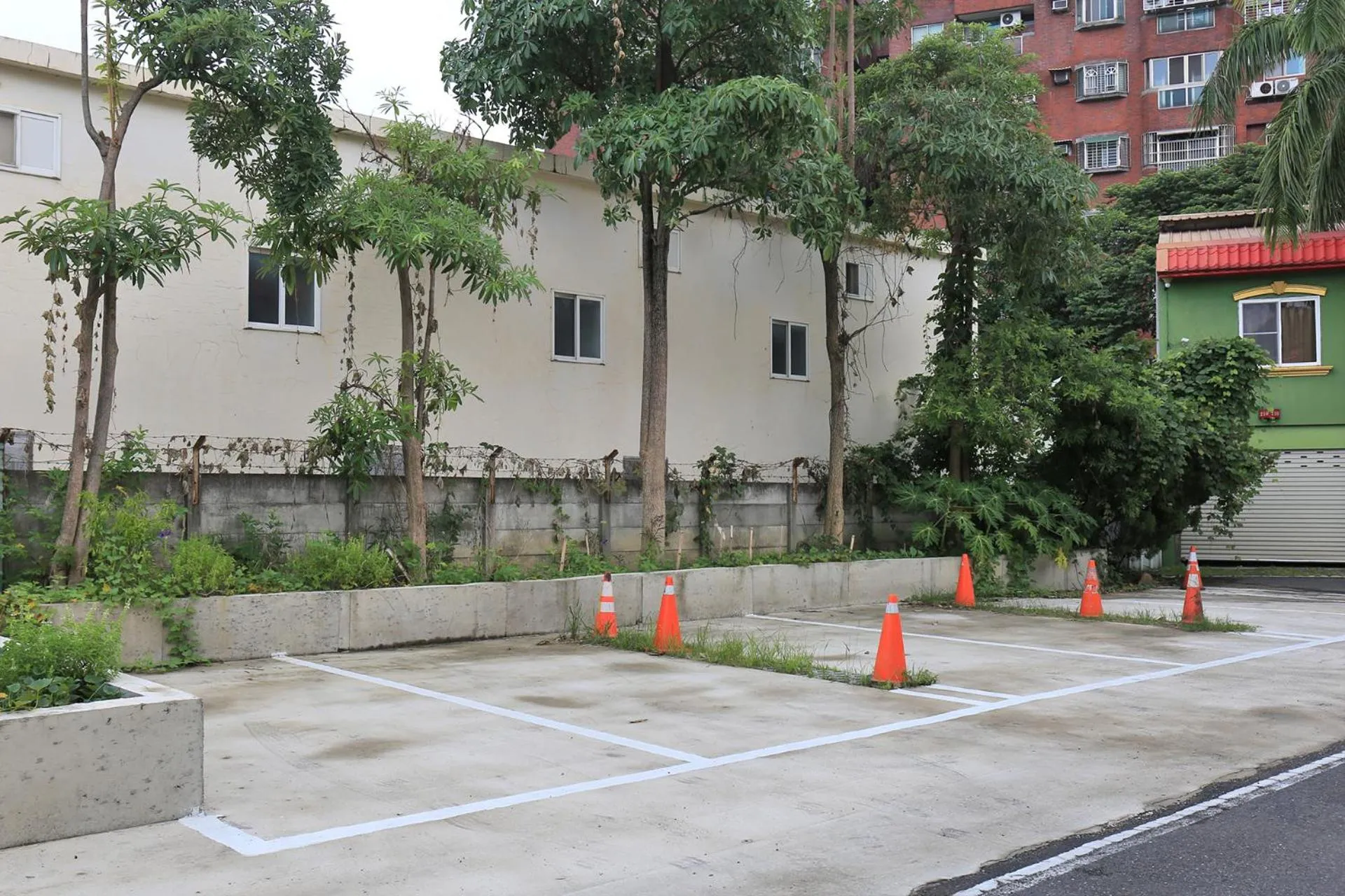 Parking in Cai-Lai Motel