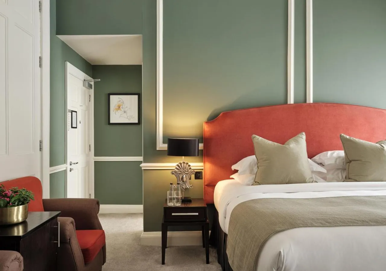 Bed in Montagu Place Hotel