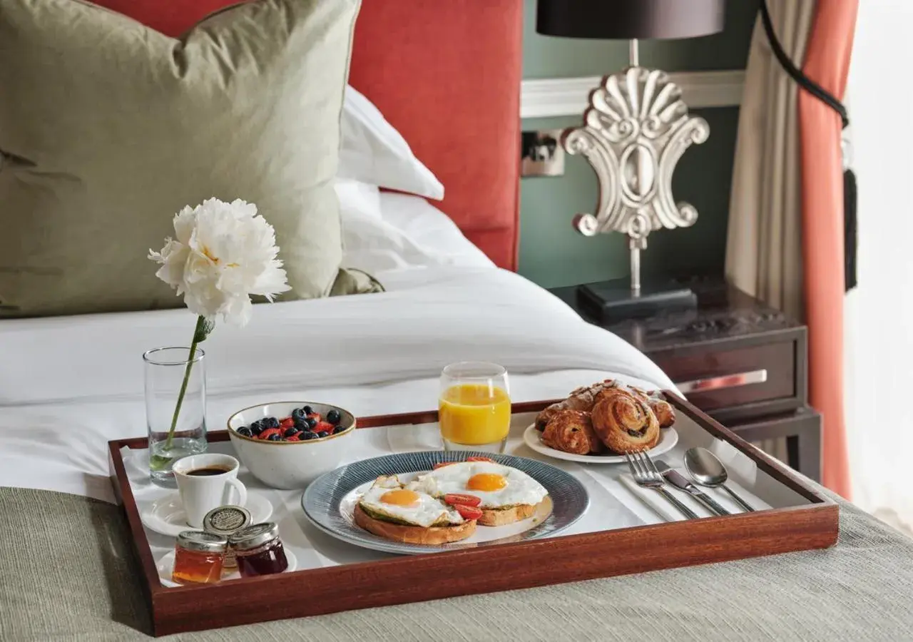 Breakfast, Bed in Montagu Place Hotel Breakfast, Bed in Montagu Place Hotel