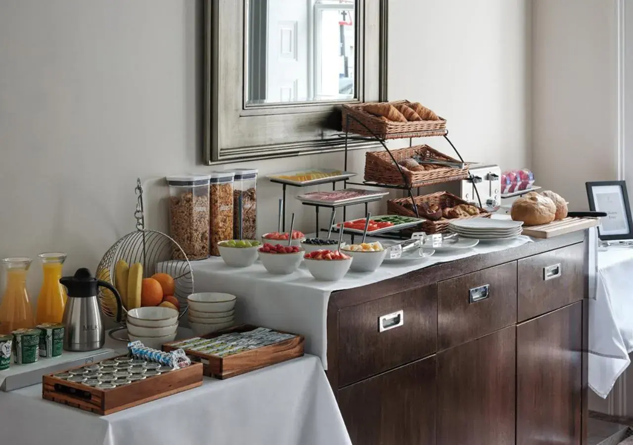 Continental breakfast in Montagu Place Hotel Continental breakfast in Montagu Place Hotel