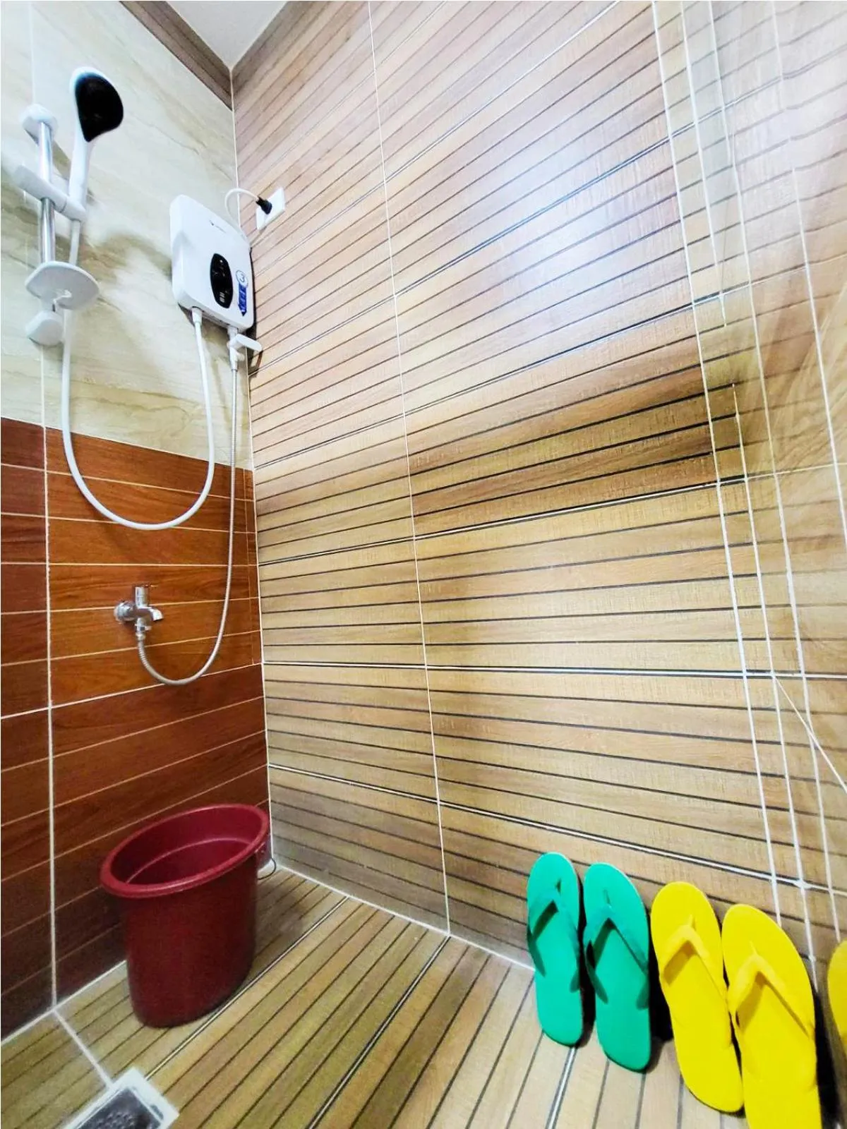 Shower in B&J Guesthouse and Tours