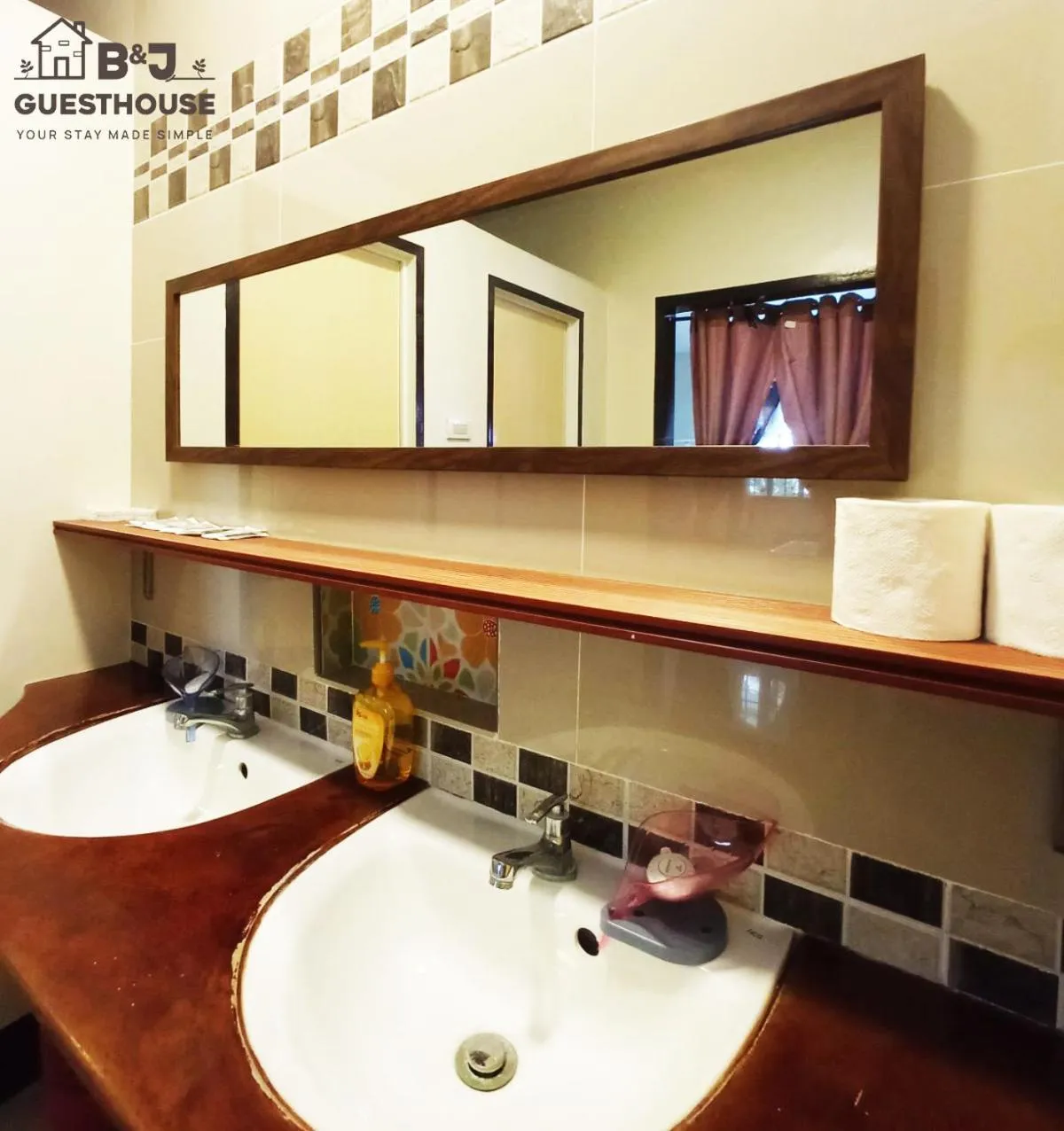 Shower in B&J Guesthouse and Tours