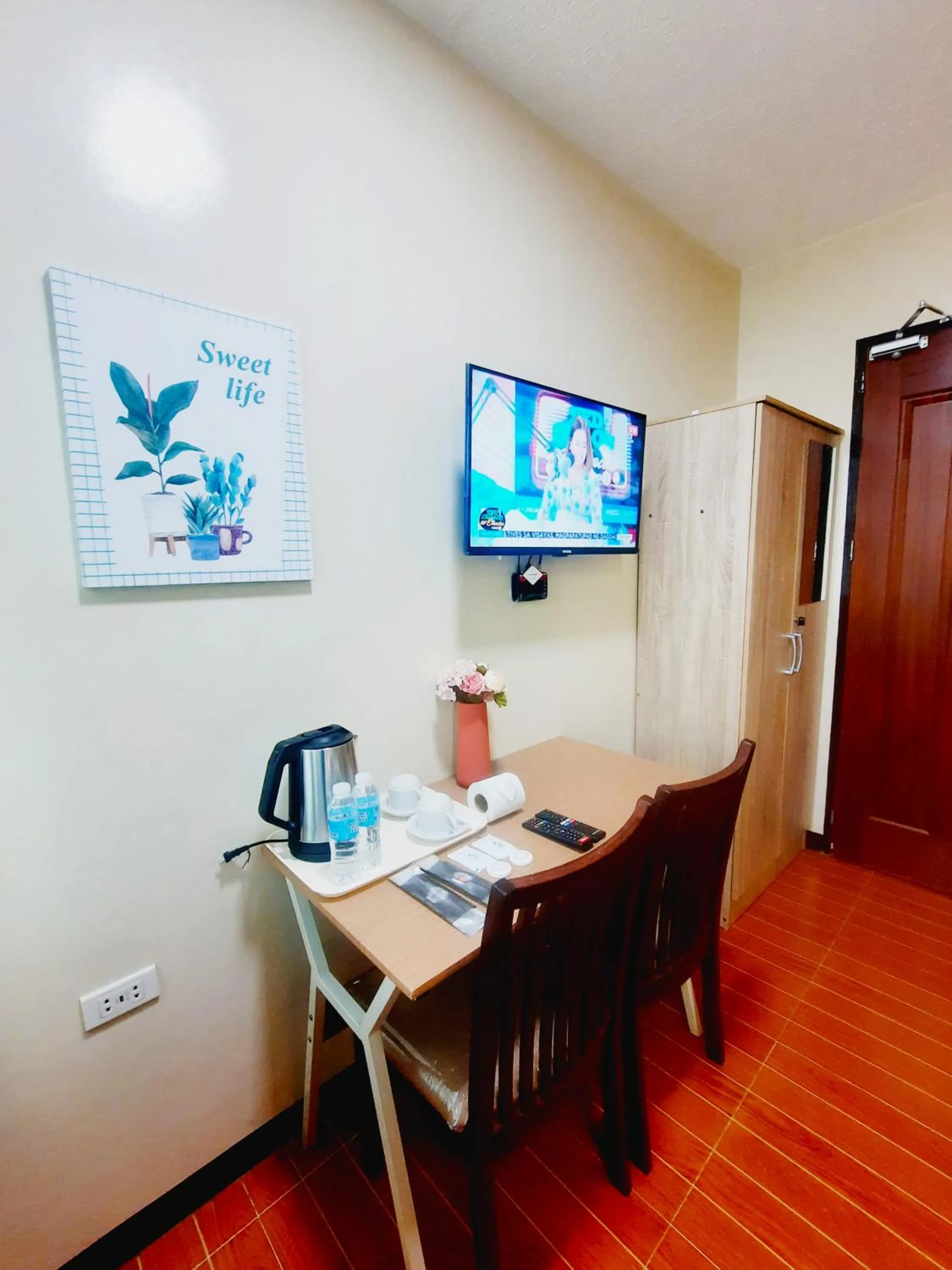 TV and multimedia in B&J Guesthouse and Tours