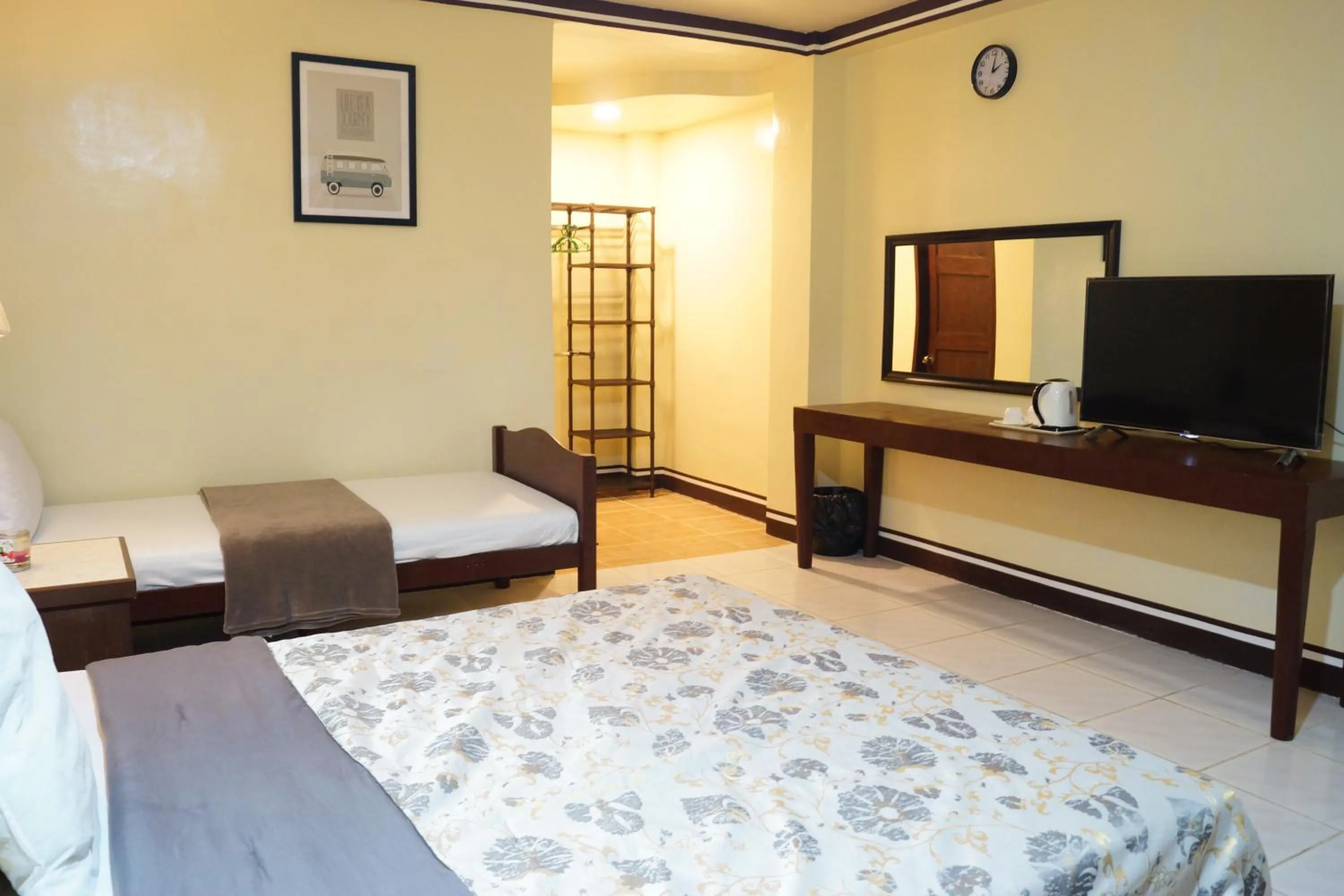 Bed in B&J Guesthouse and Tours