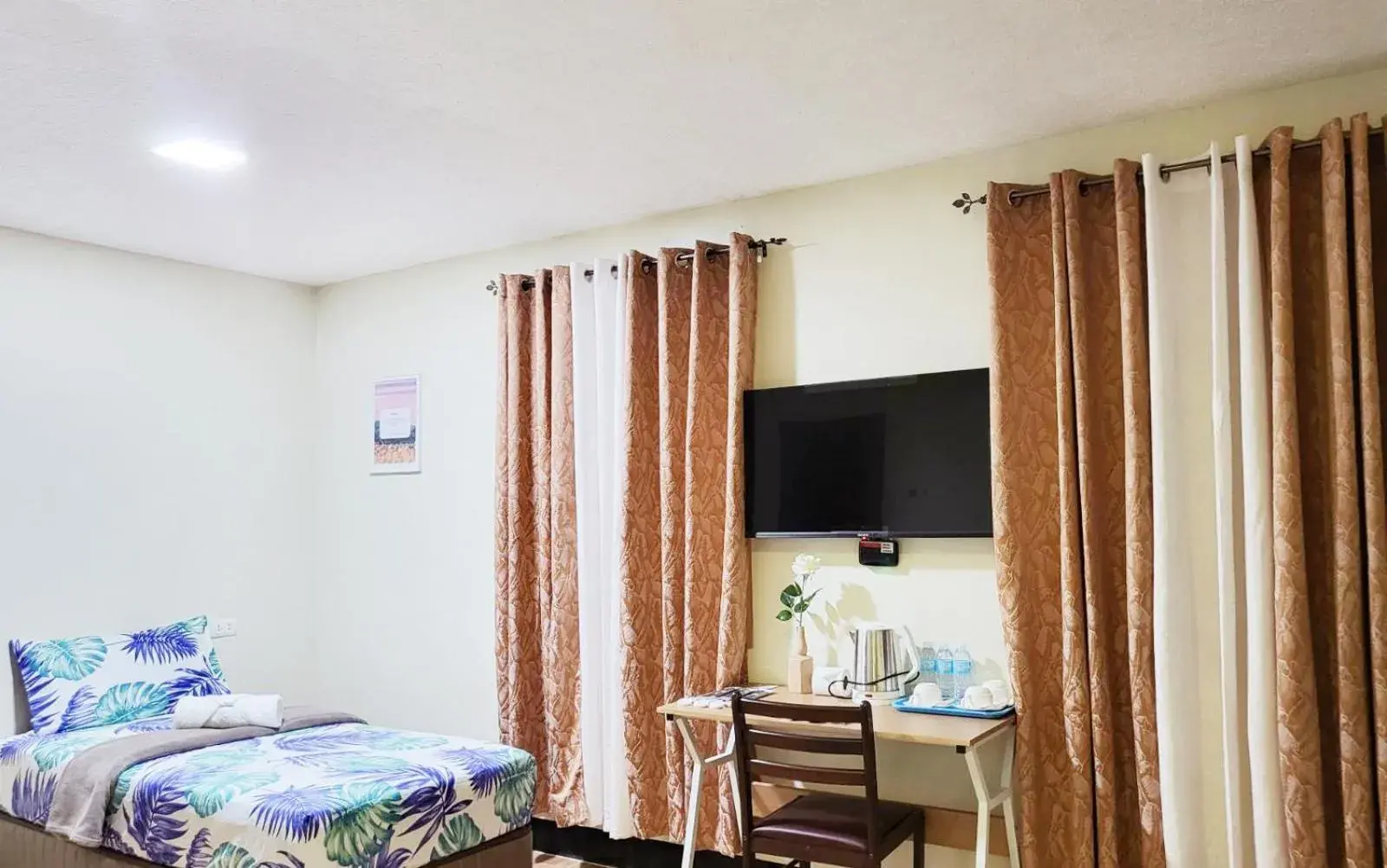 Deluxe Twin Room in B&J Guesthouse and Tours Deluxe Twin Room in B&J Guesthouse and Tours