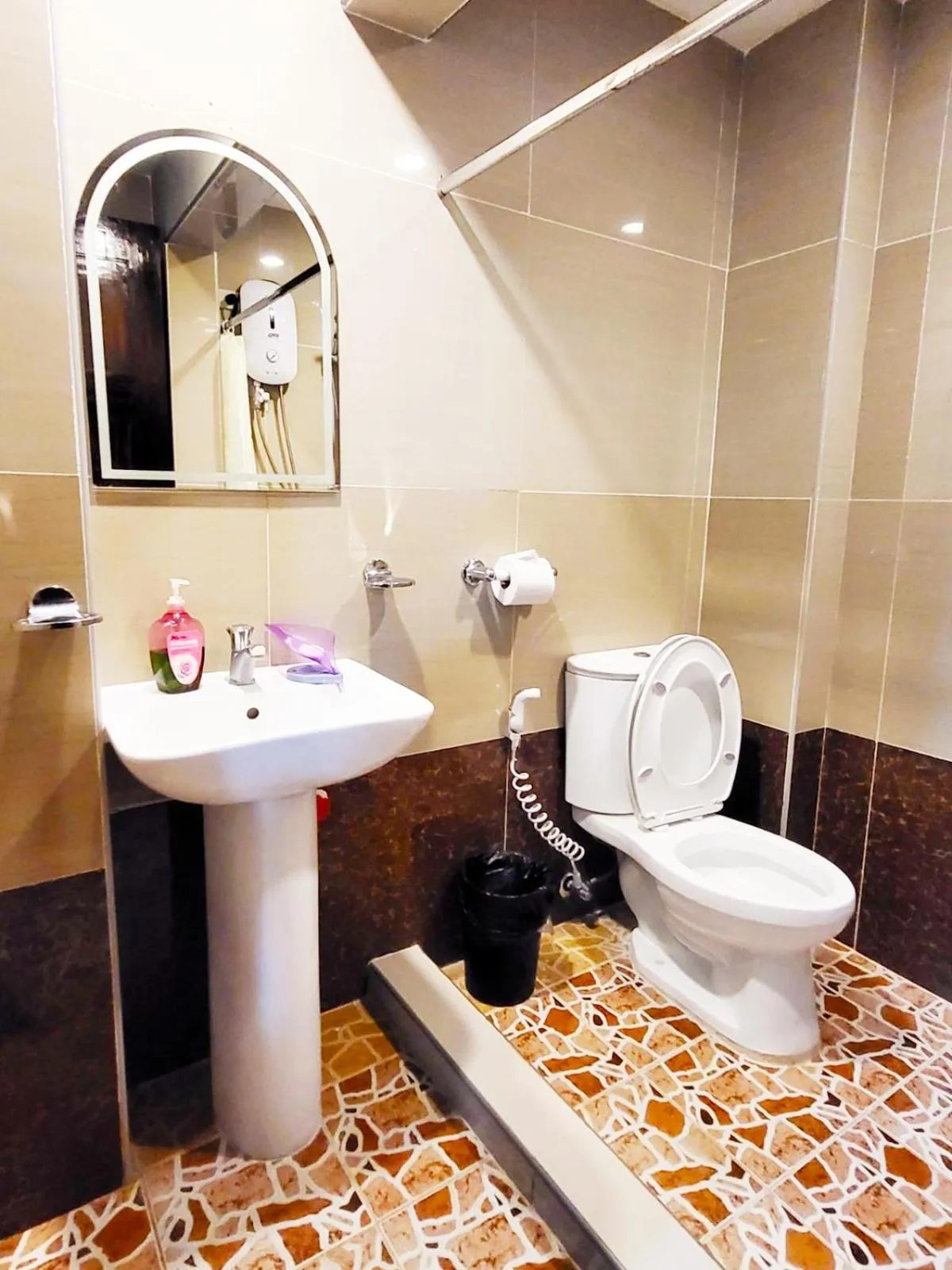 Toilet in B&J Guesthouse and Tours
