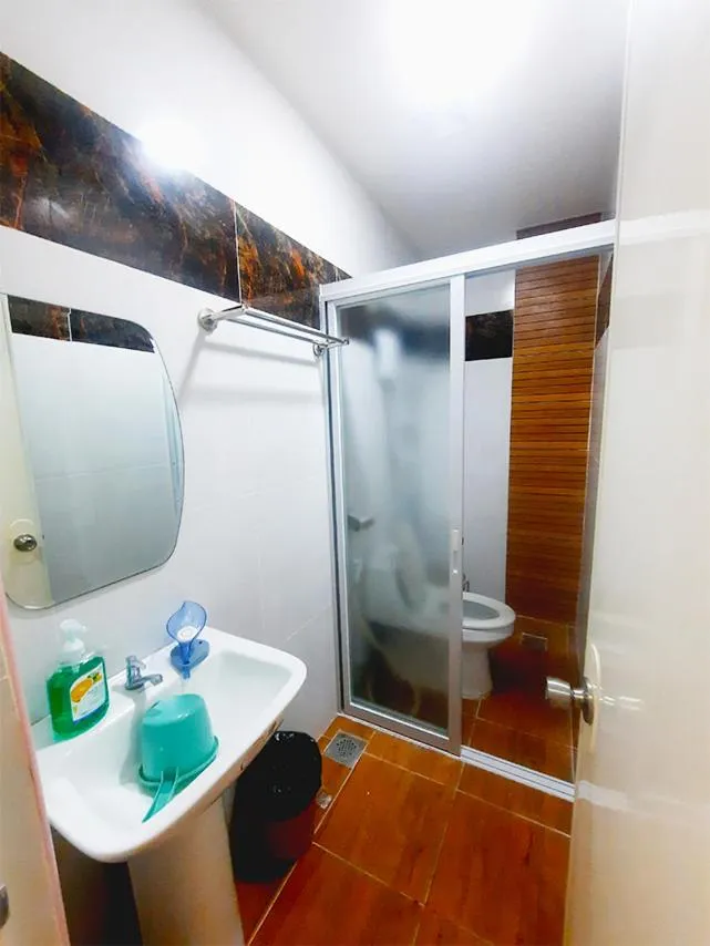 Toilet in B&J Guesthouse and Tours