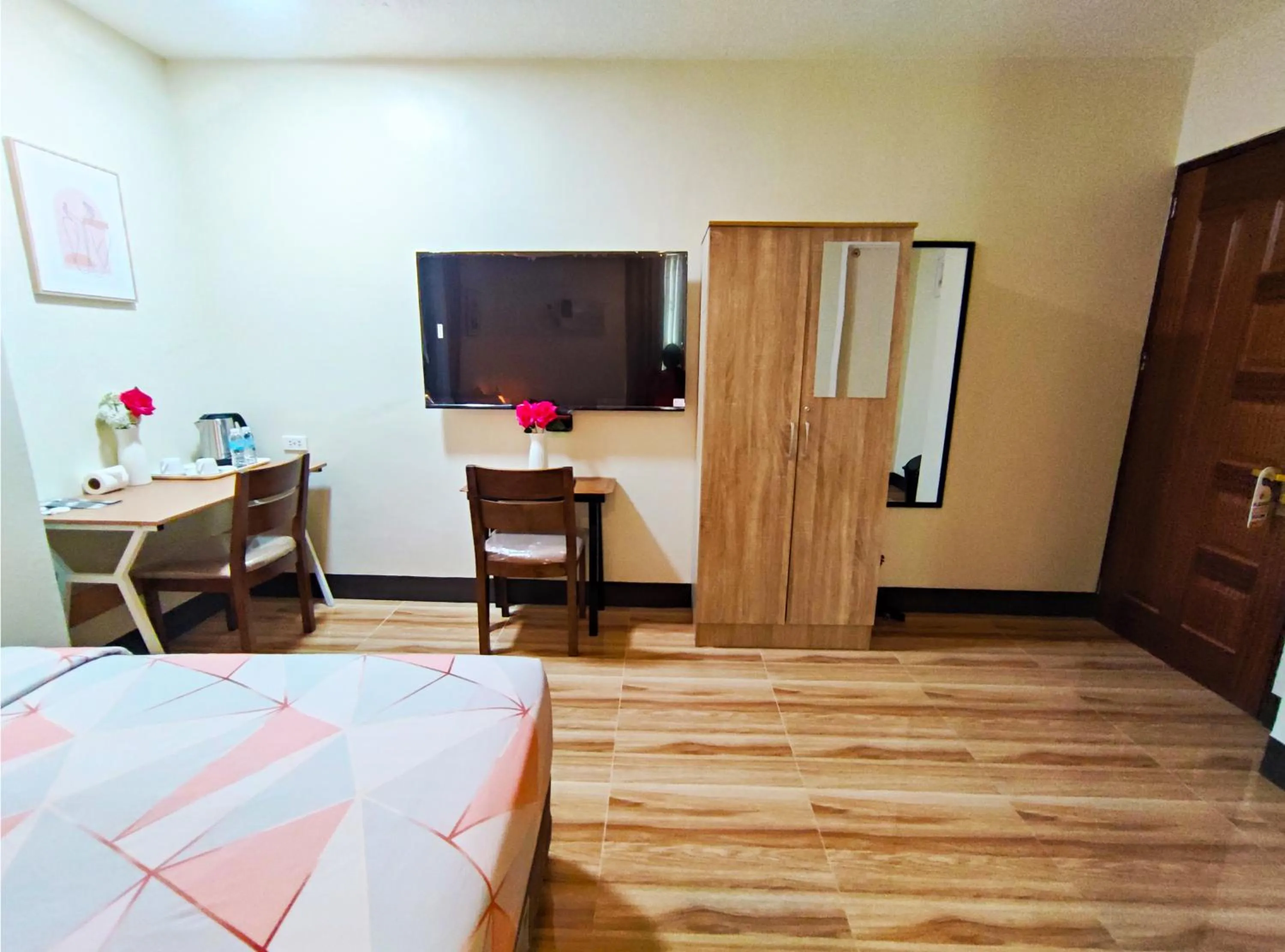 TV and multimedia, Bed in B&J Guesthouse and Tours