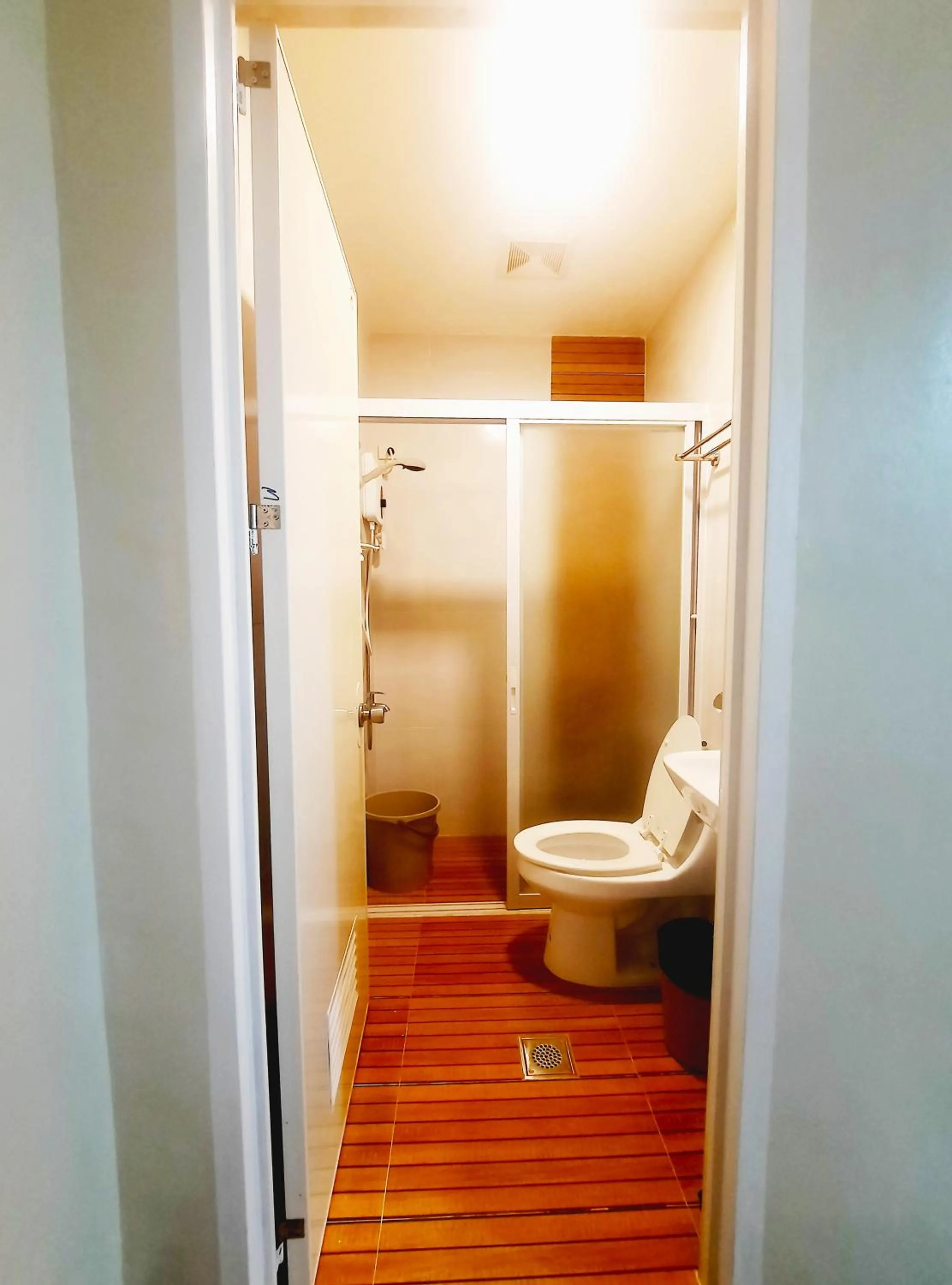 Shower in B&J Guesthouse and Tours