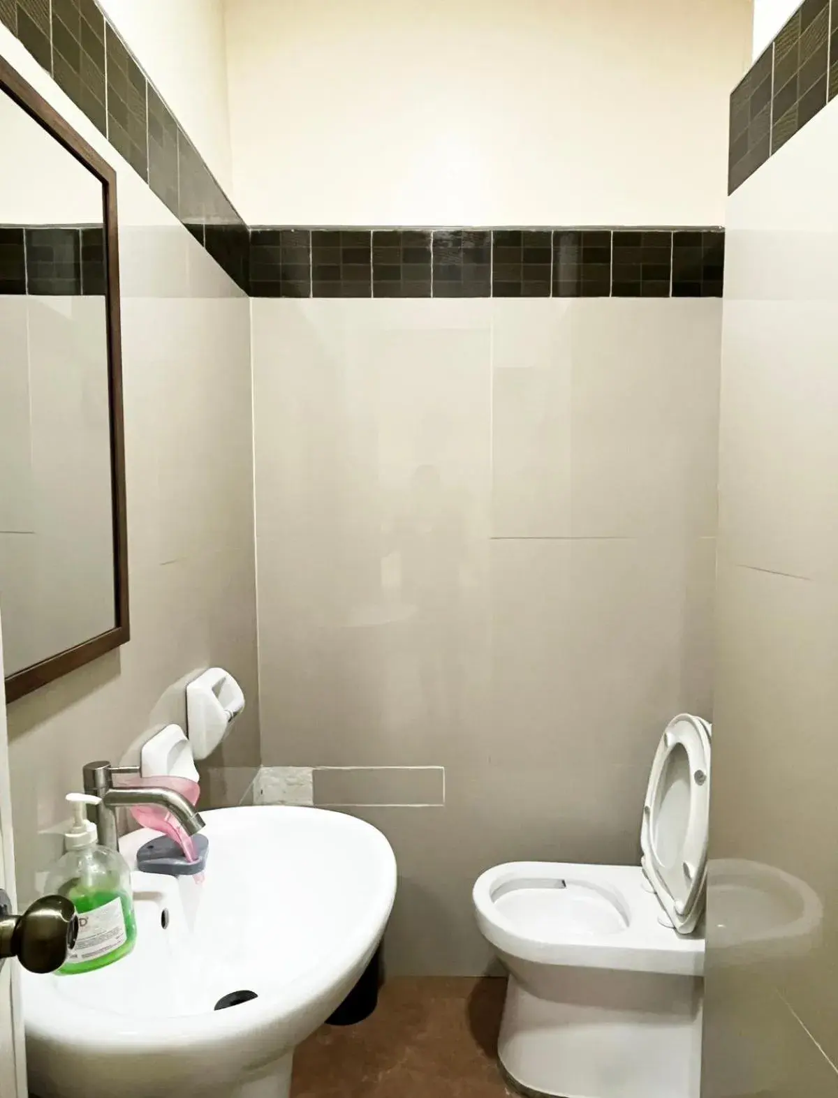 Standard Twin Room in B&J Guesthouse and Tours Standard Twin Room in B&J Guesthouse and Tours