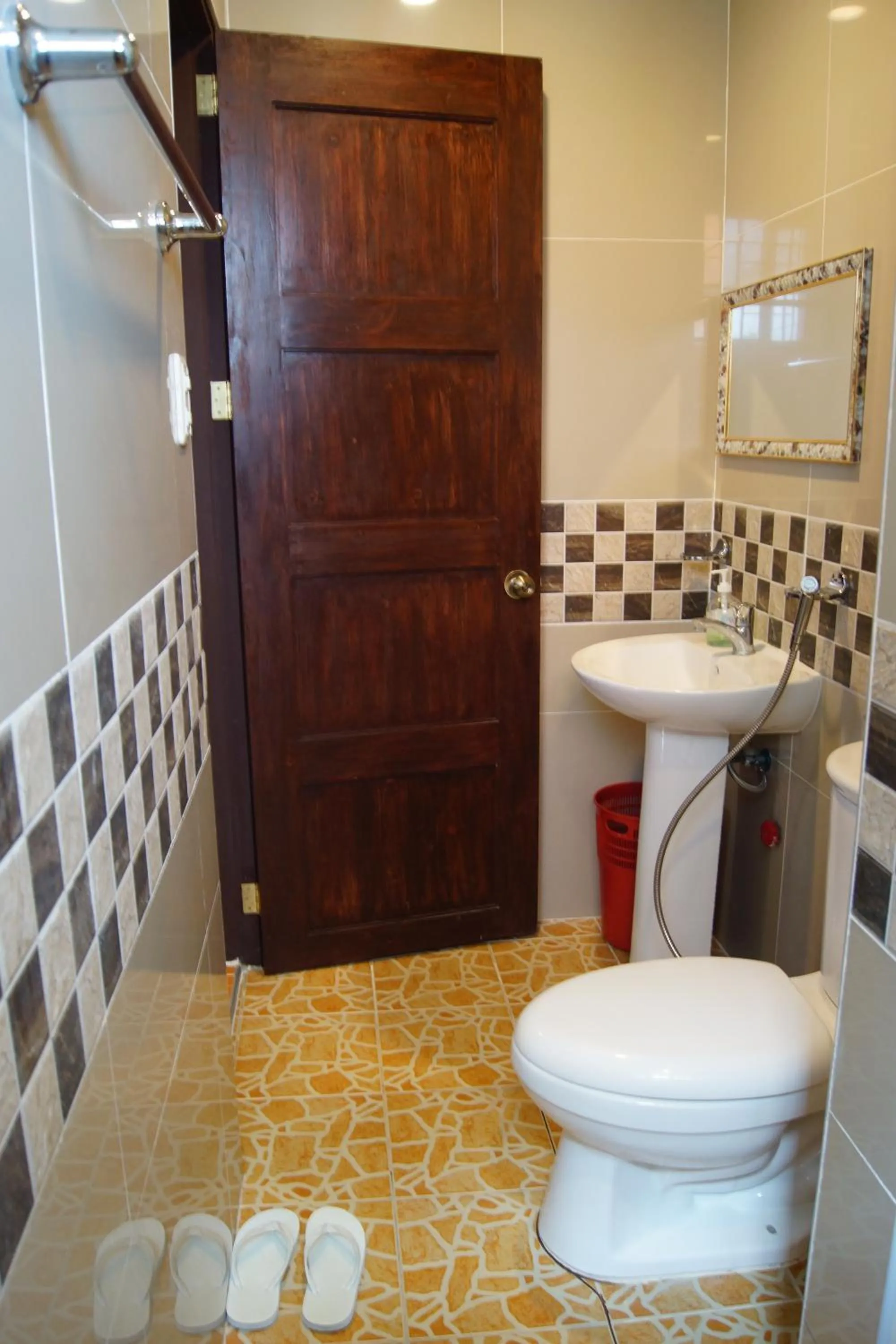 Toilet in B&J Guesthouse and Tours