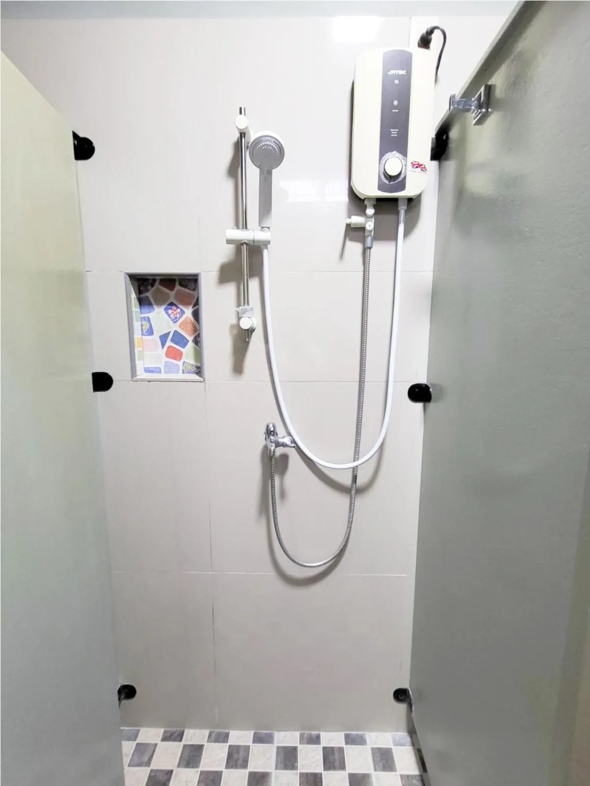 Shower in B&J Guesthouse and Tours