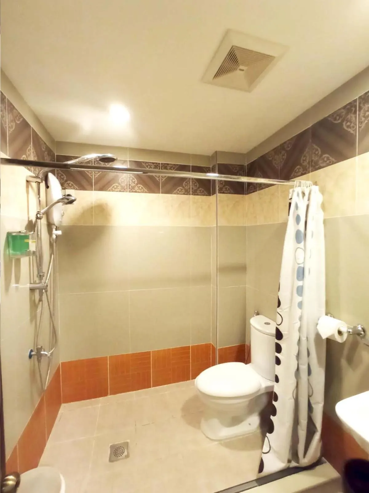 Bathroom in B&J Guesthouse and Tours