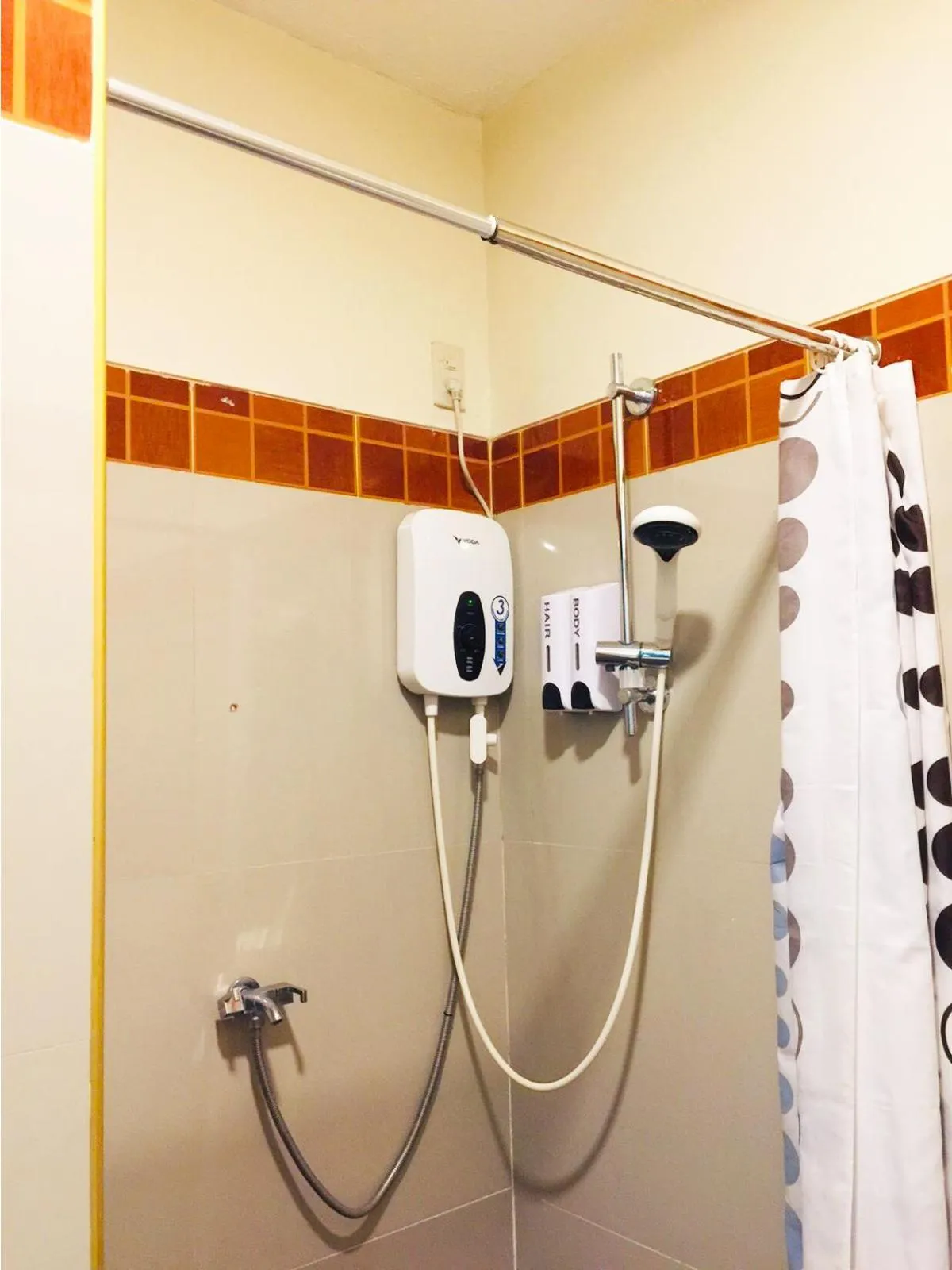 Shower in B&J Guesthouse and Tours
