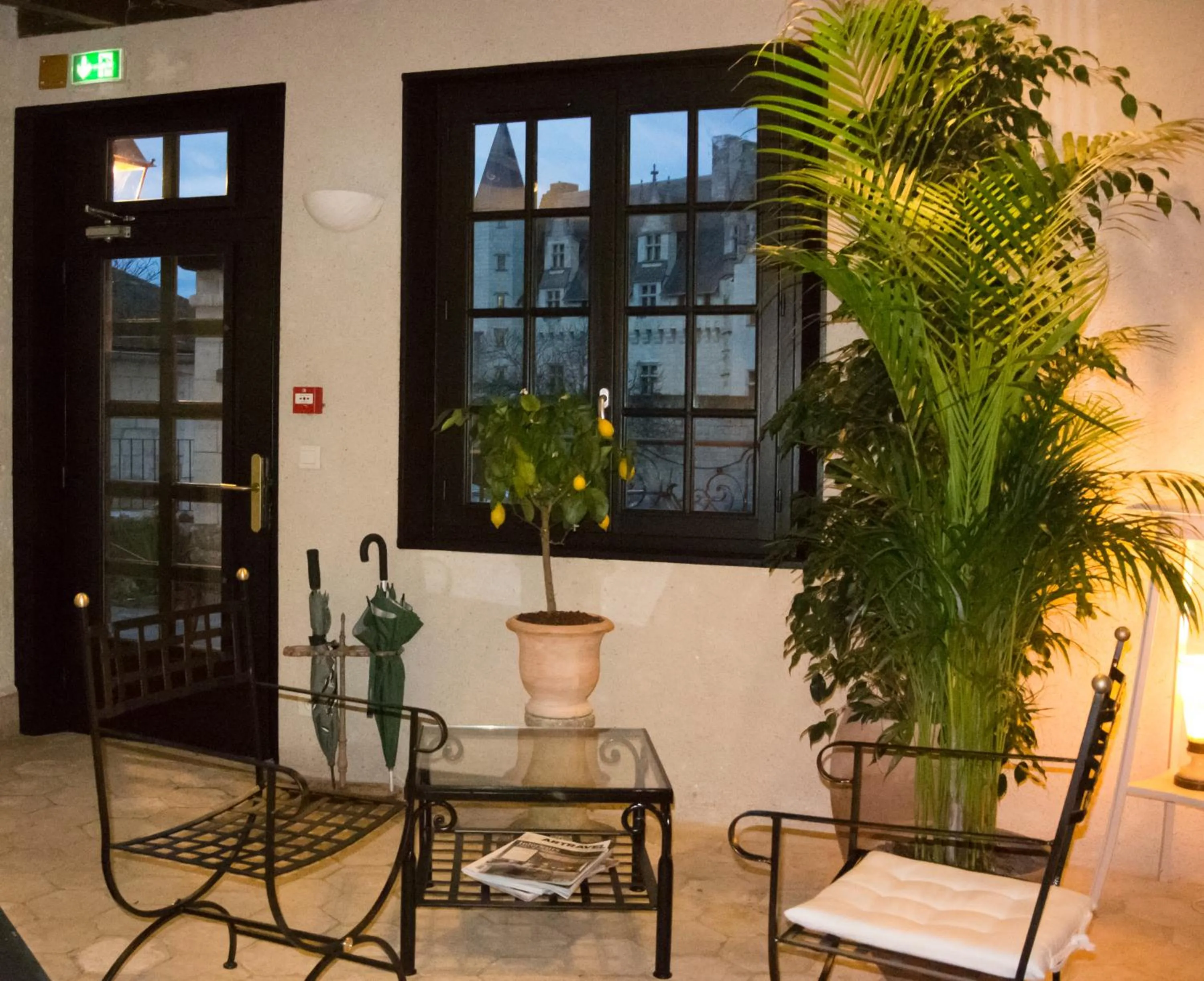 Lobby or reception in Logis Hôtel Le Bussy