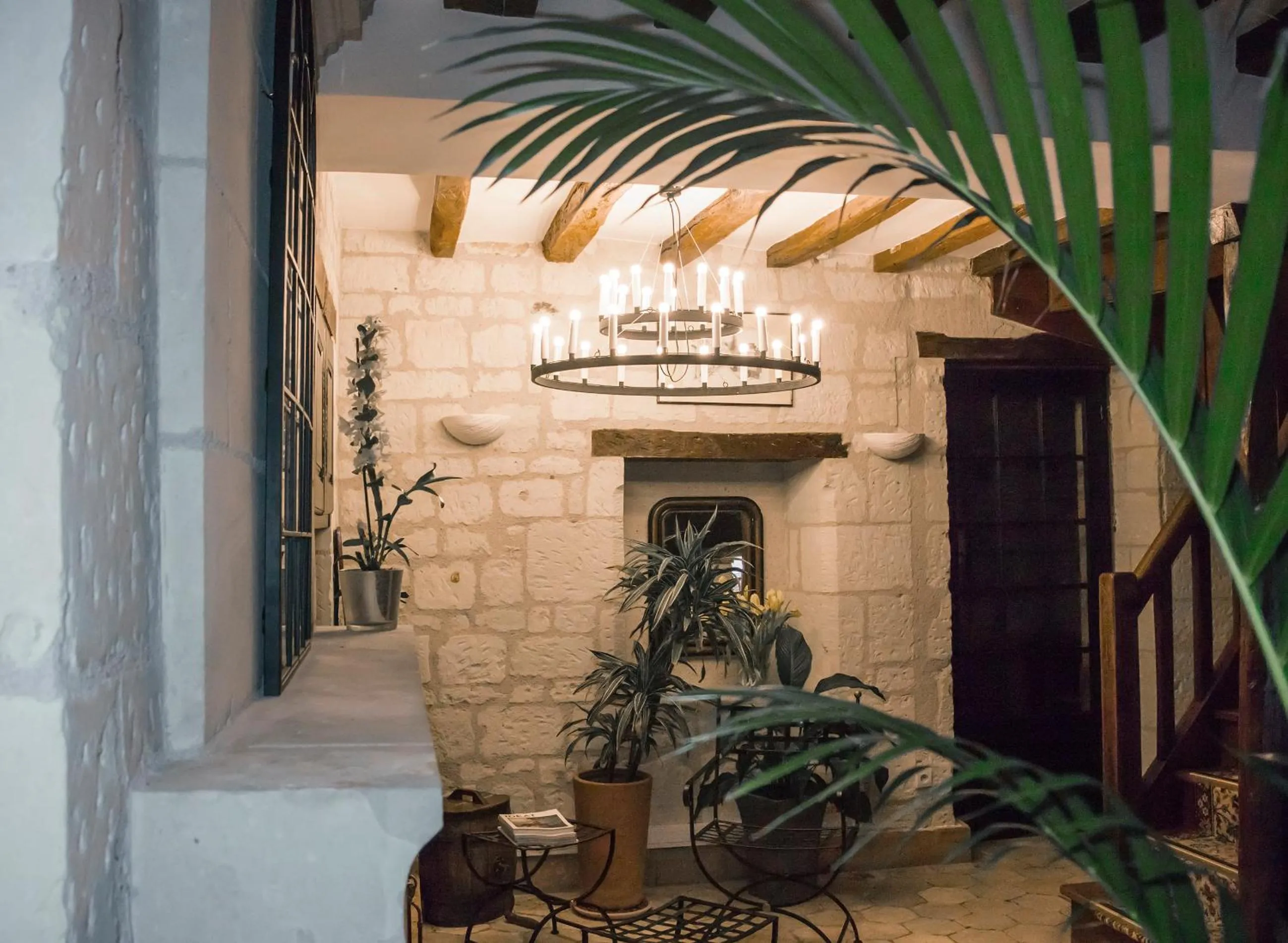 Lobby or reception in Logis Hôtel Le Bussy