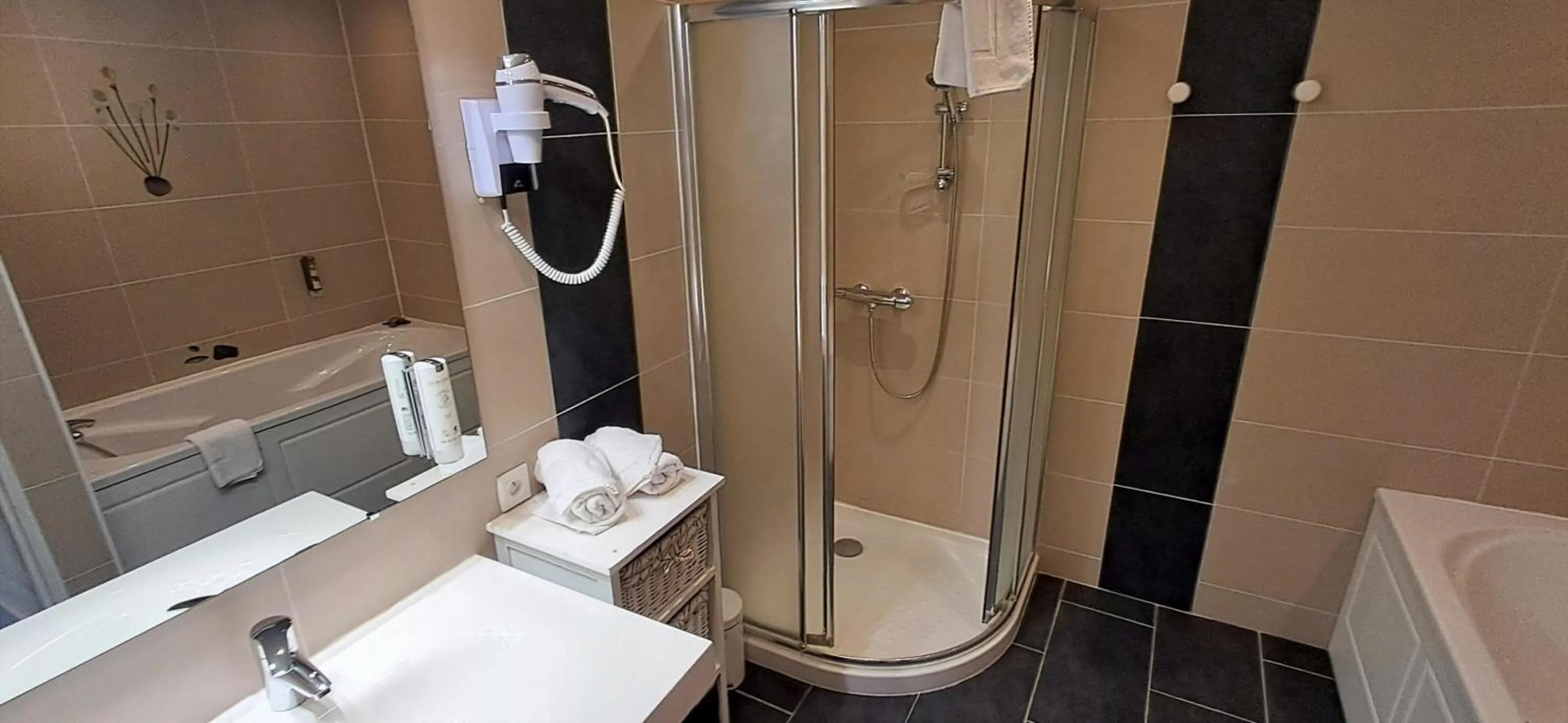 Logis Hôtel Le Bussy