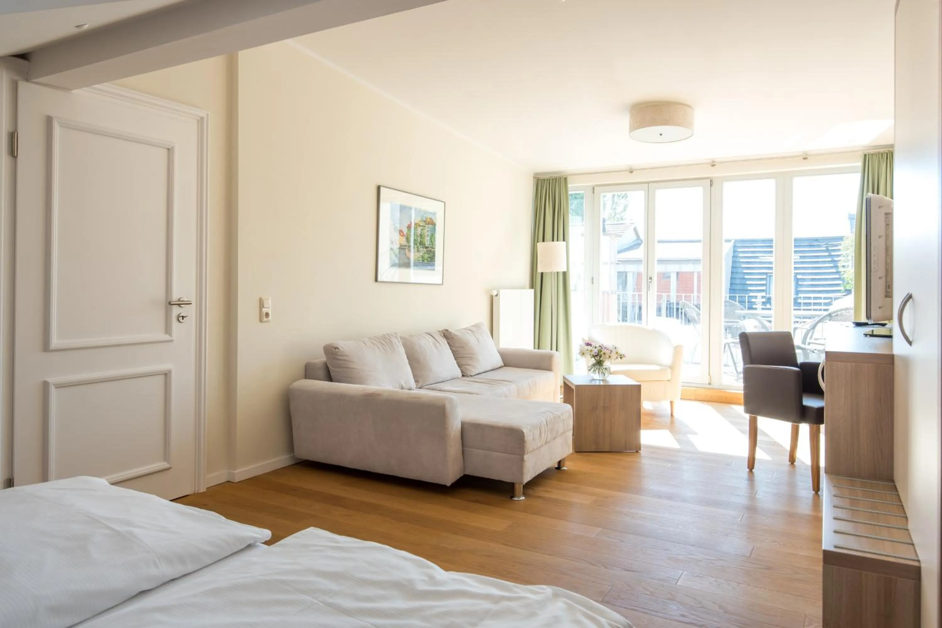 Living room, Bed in Hotel am Goethehaus
