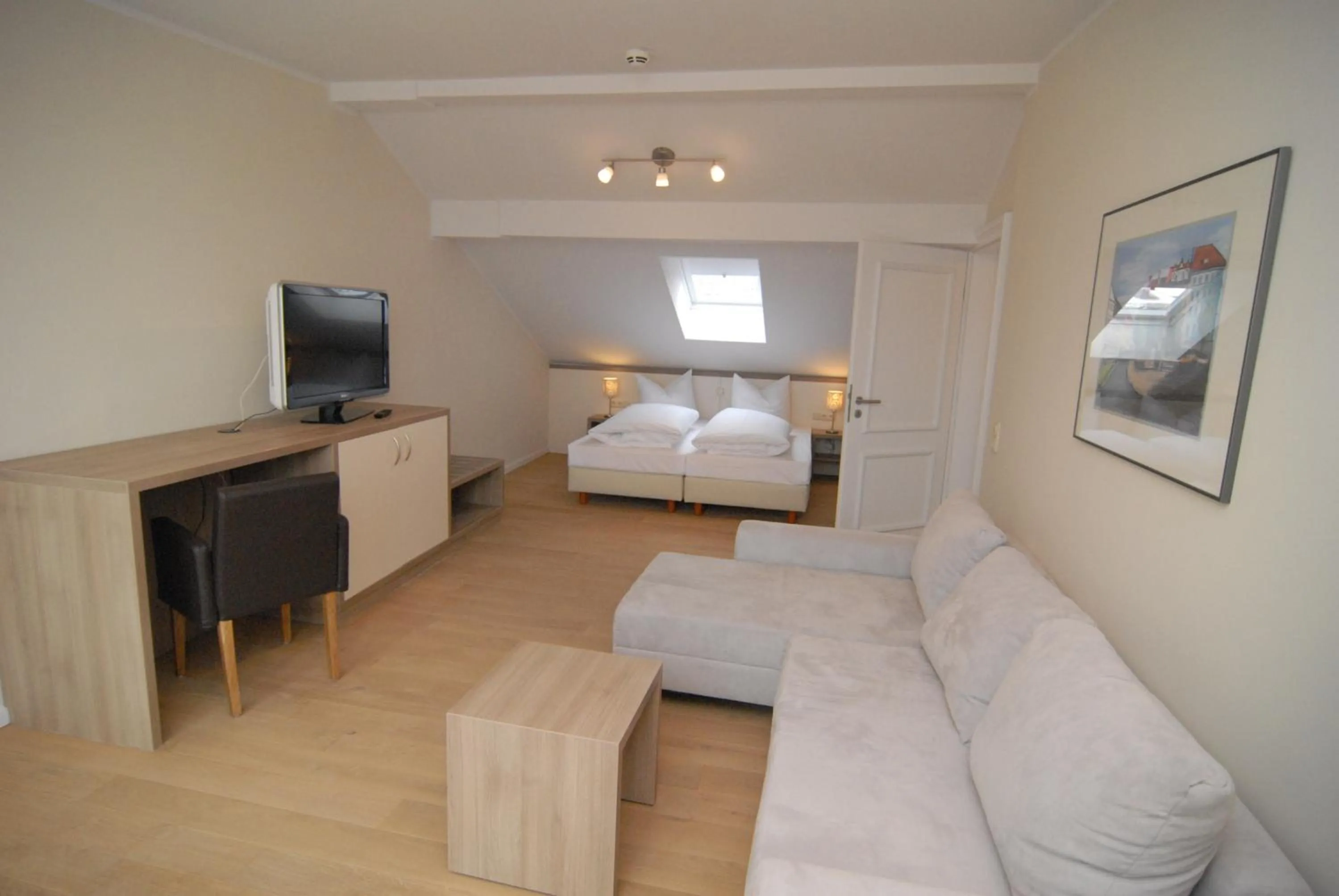 Photo of the whole room, Bed in Hotel am Goethehaus