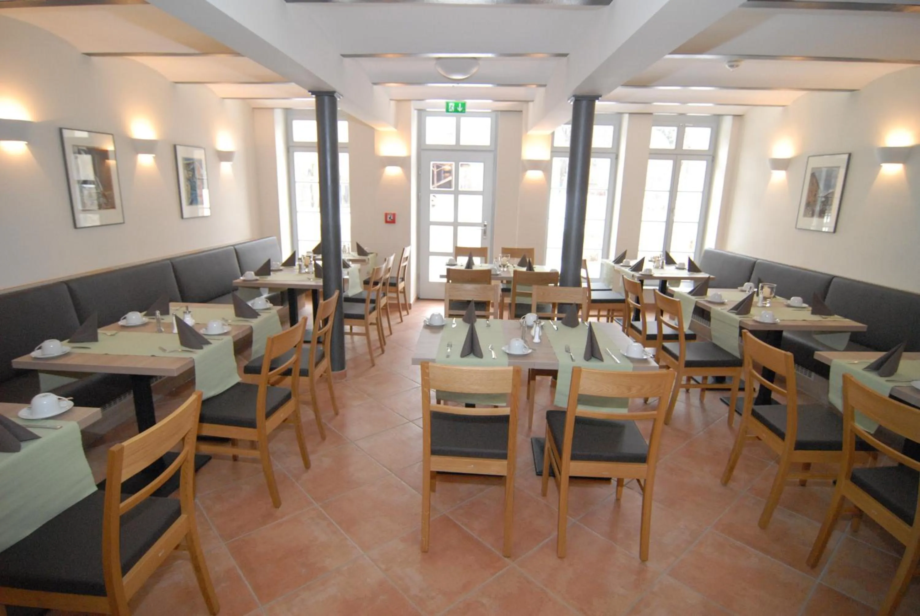 Restaurant/places to eat in Hotel am Goethehaus