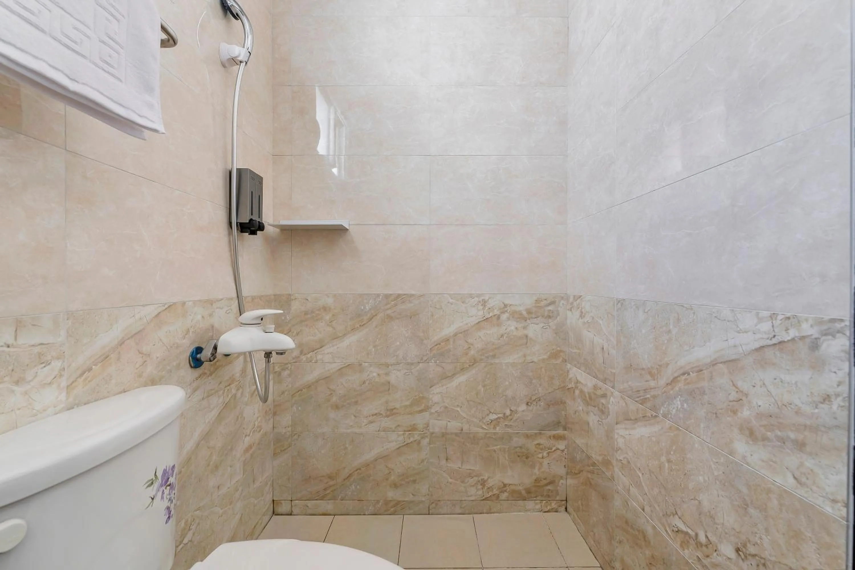 Shower in Oriental Blue Inn