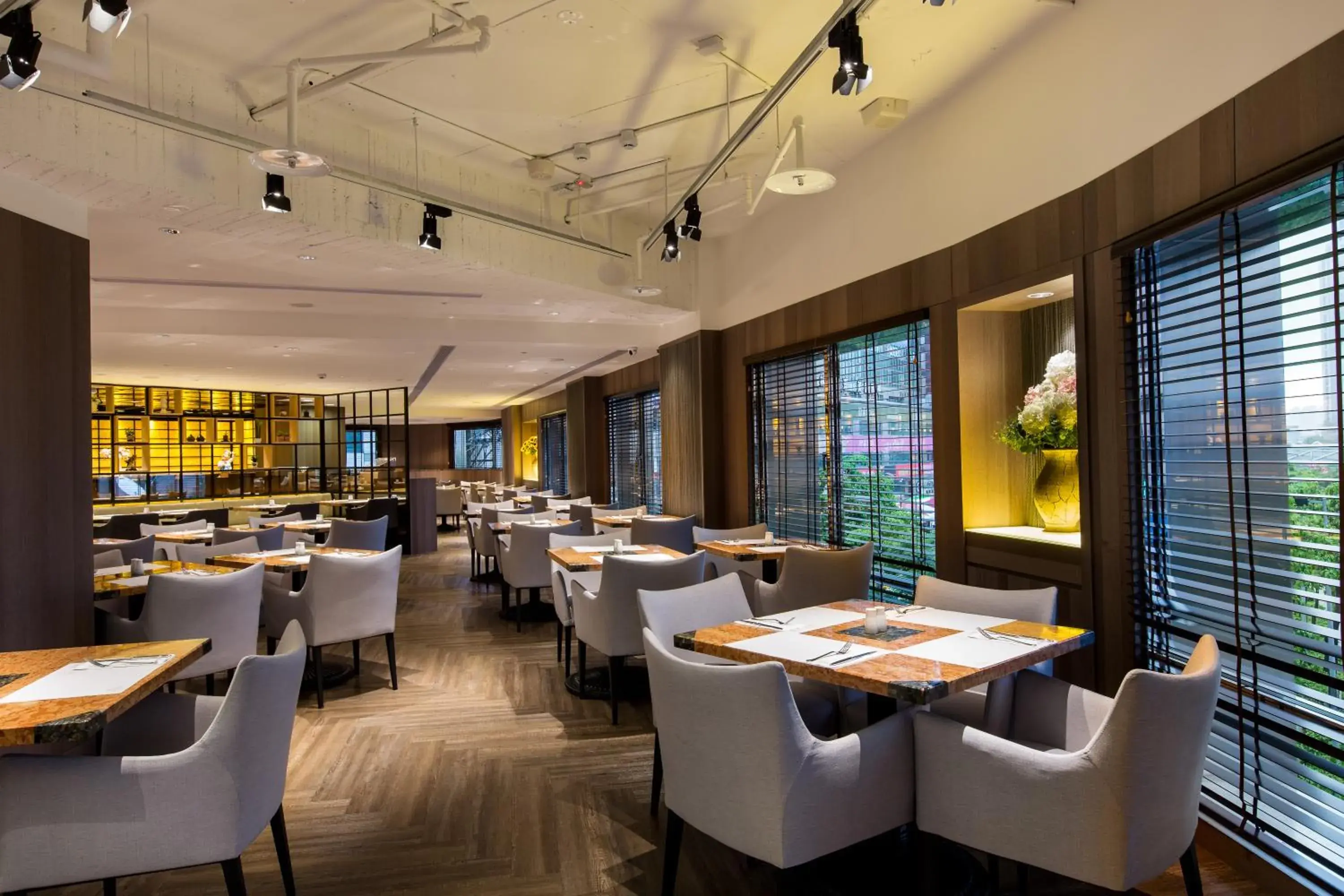 Restaurant/places to eat in Grand Forward Hotel Restaurant/places to eat in Grand Forward Hotel