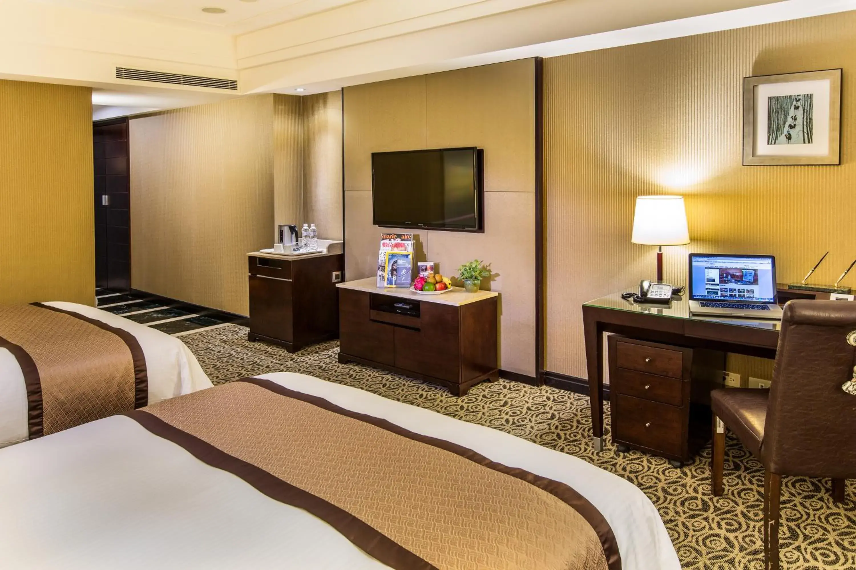 bunk bed, Bed in Grand Forward Hotel bunk bed, Bed in Grand Forward Hotel