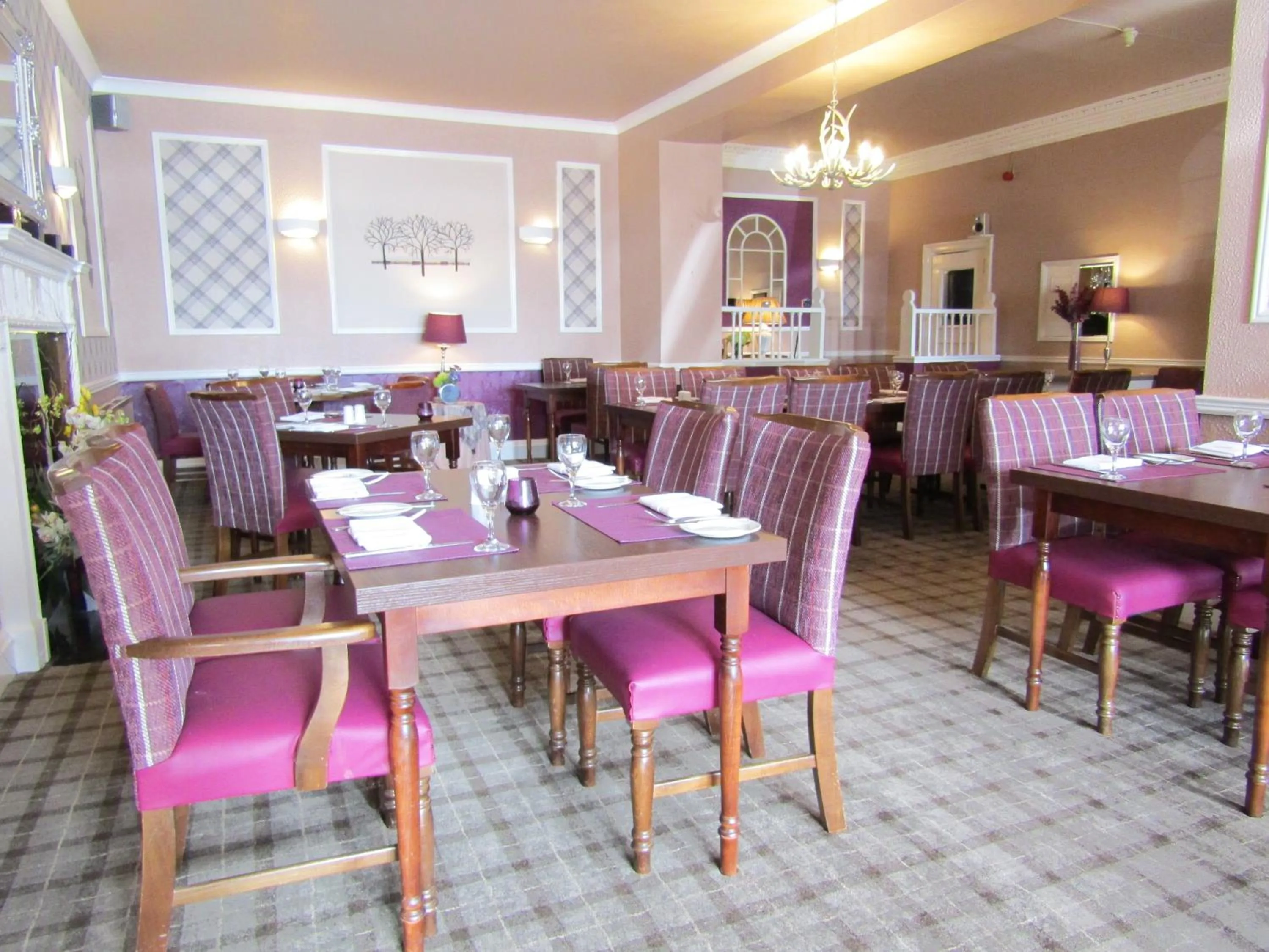 Restaurant/places to eat in Kingswood Hotel