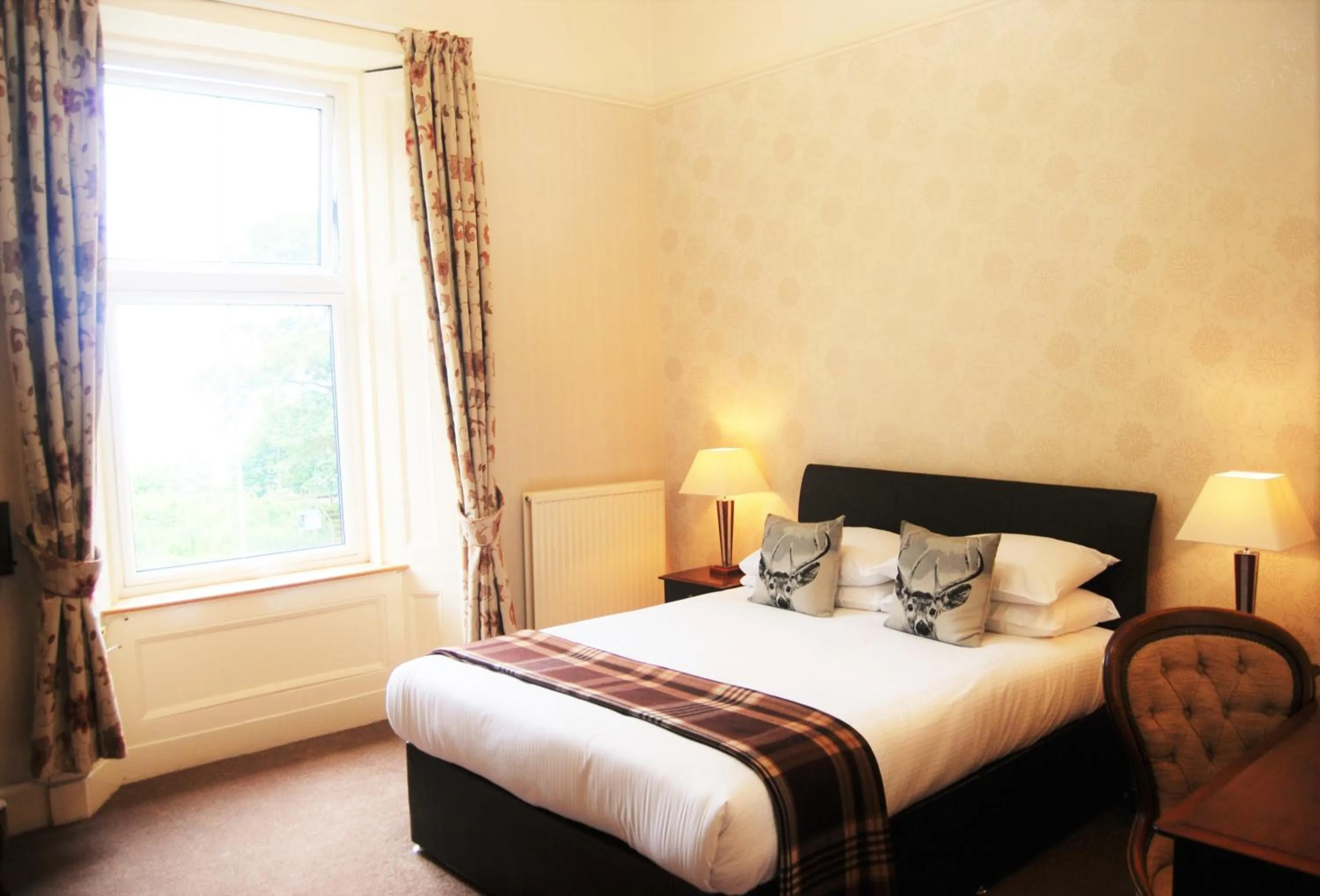 Bed in Kingswood Hotel