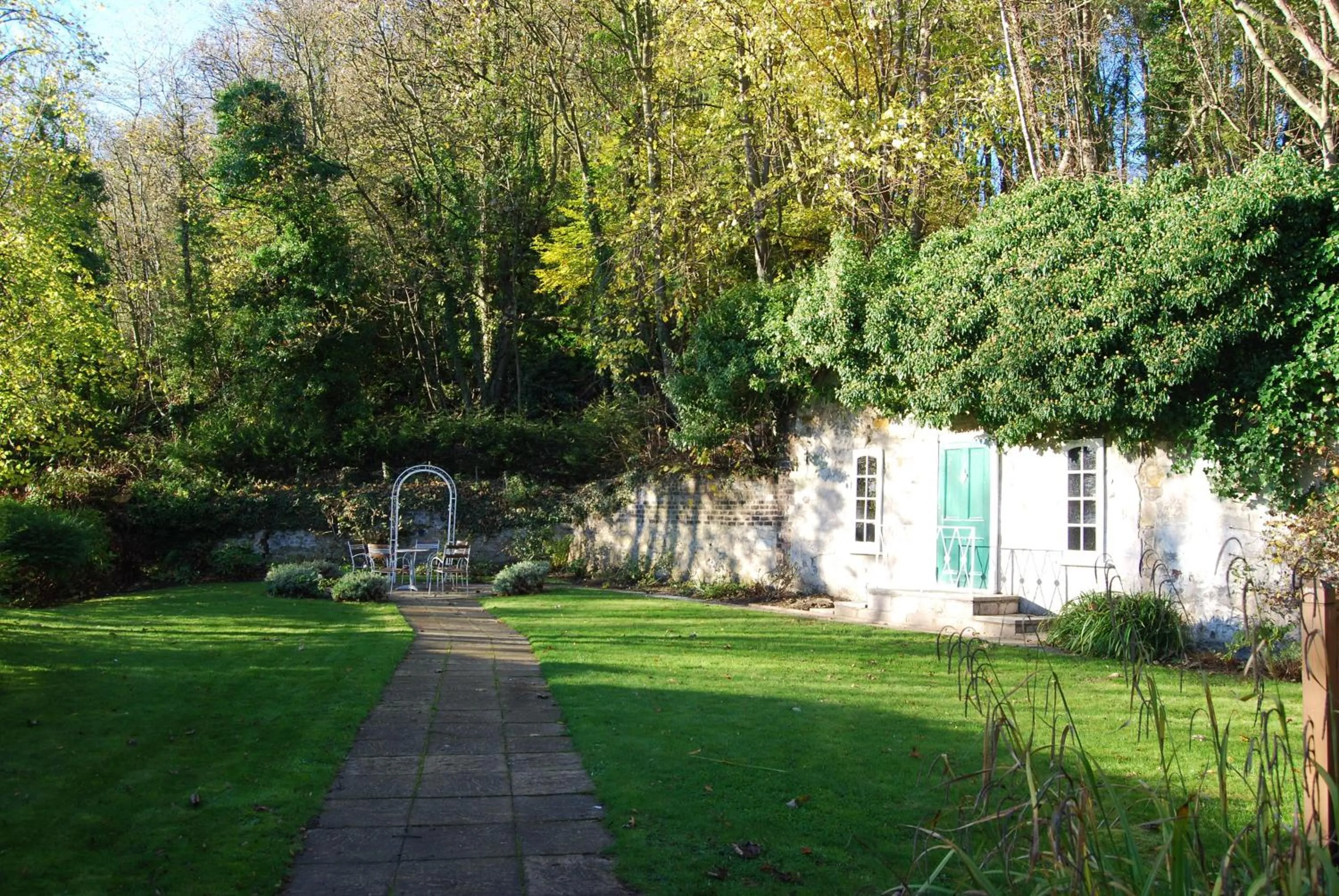 Garden in Kingswood Hotel