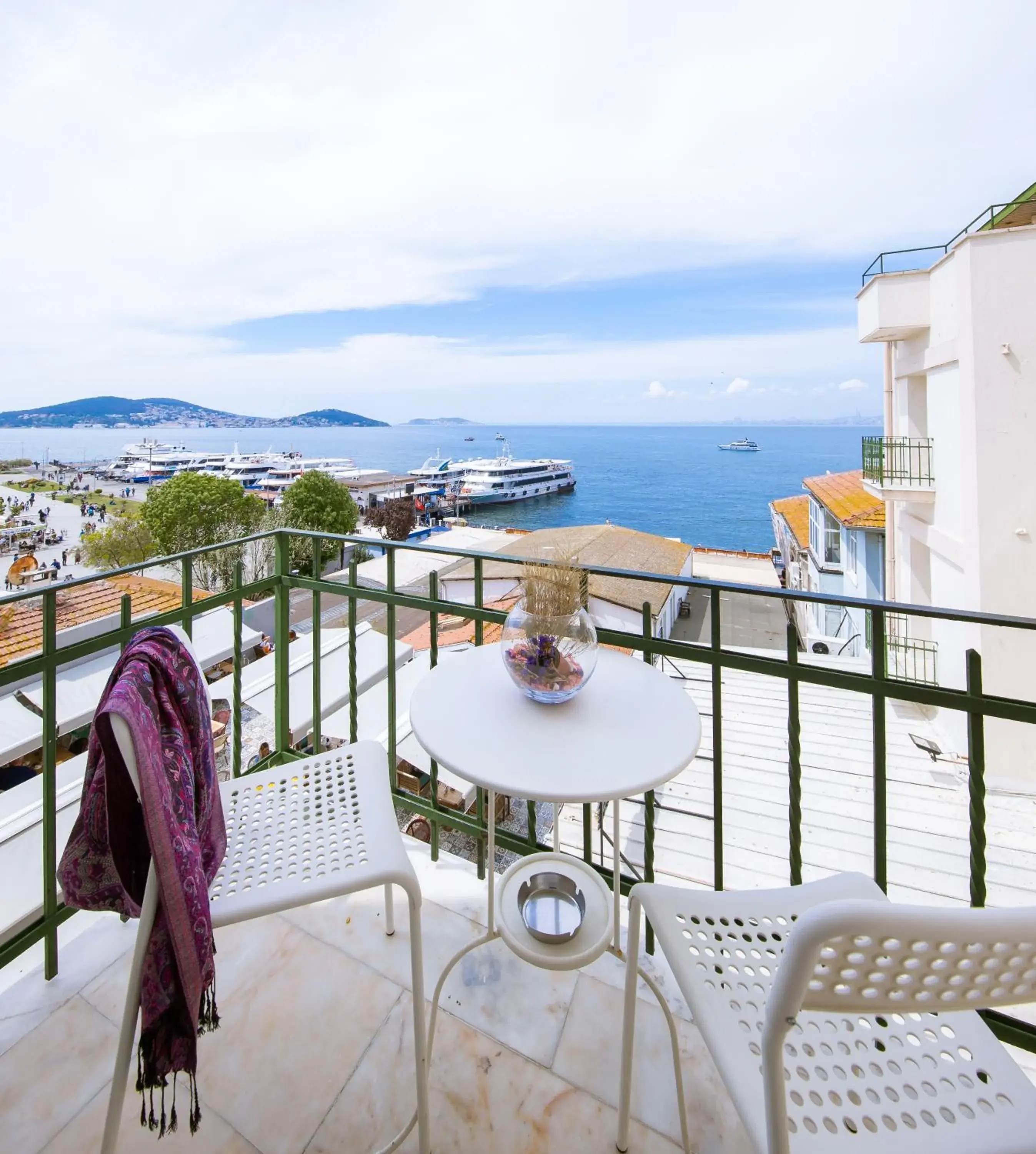 Deluxe Double Room with Balcony and Sea View in Buyukada Princess Hotel Deluxe Double Room with Balcony and Sea View in Buyukada Princess Hotel