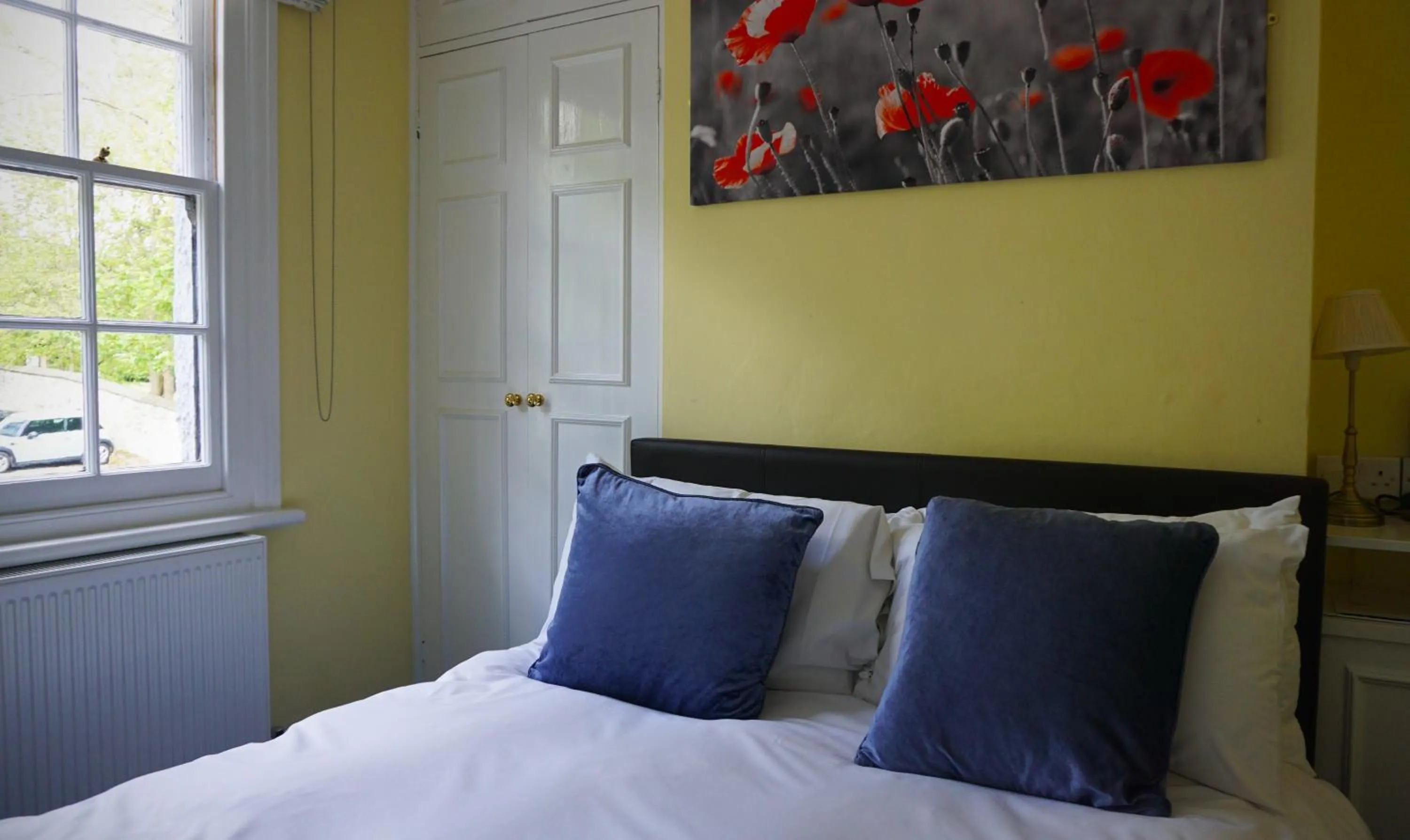 Bed in The Bull Hotel Maidstone/Sevenoaks