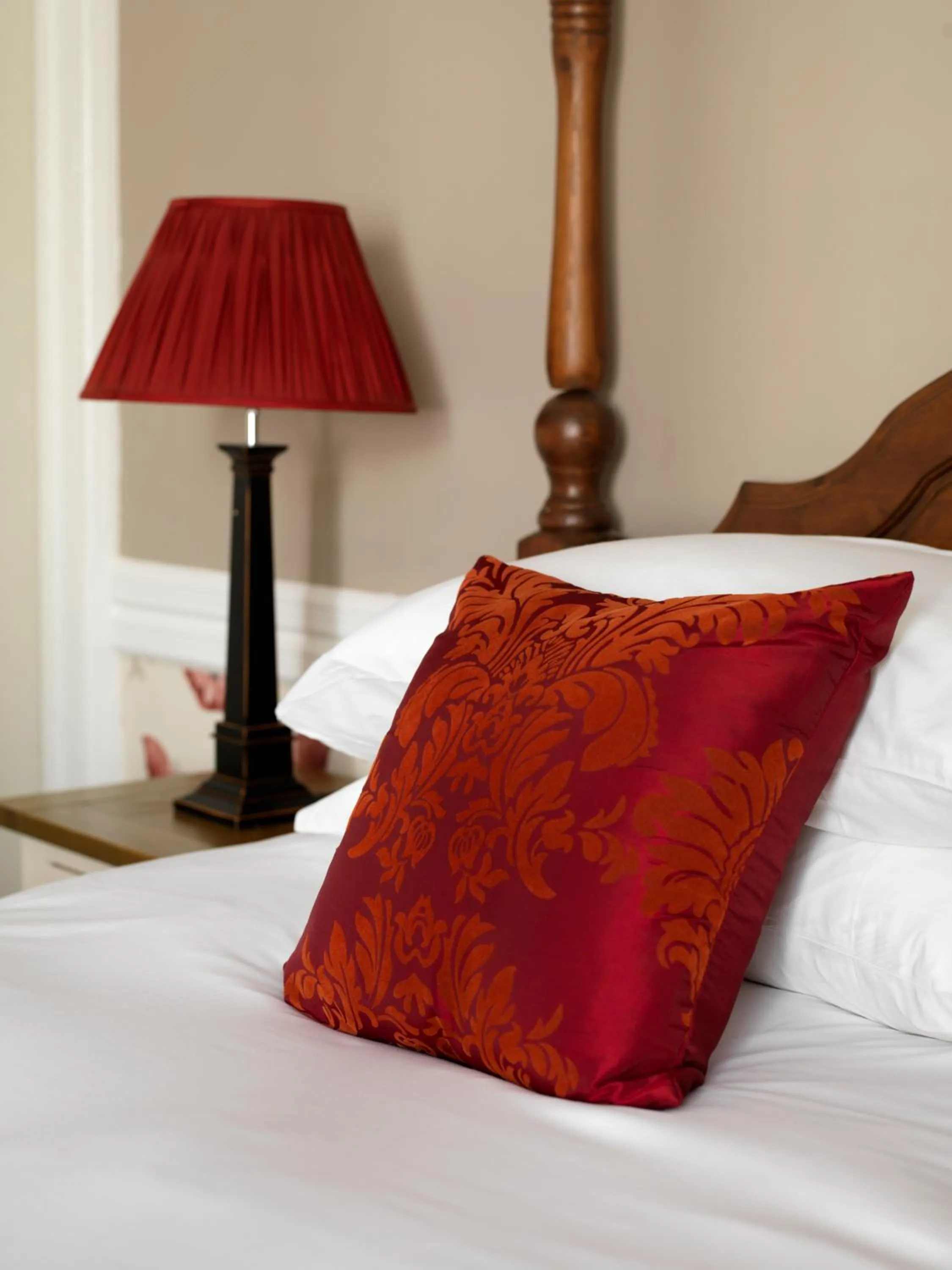 Decorative detail, Bed in The Bull Hotel Maidstone/Sevenoaks