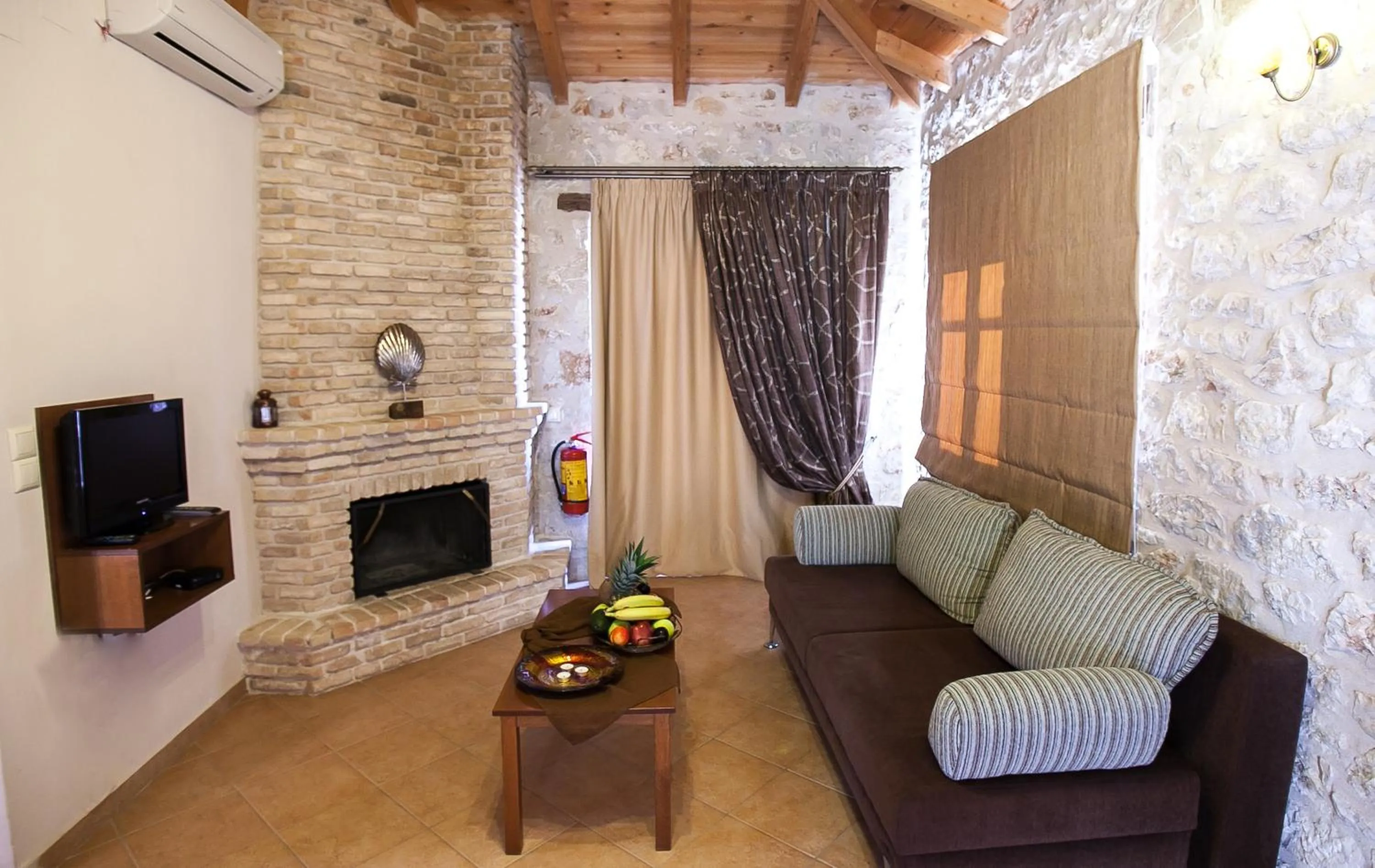 Photo of the whole room in Anigraia