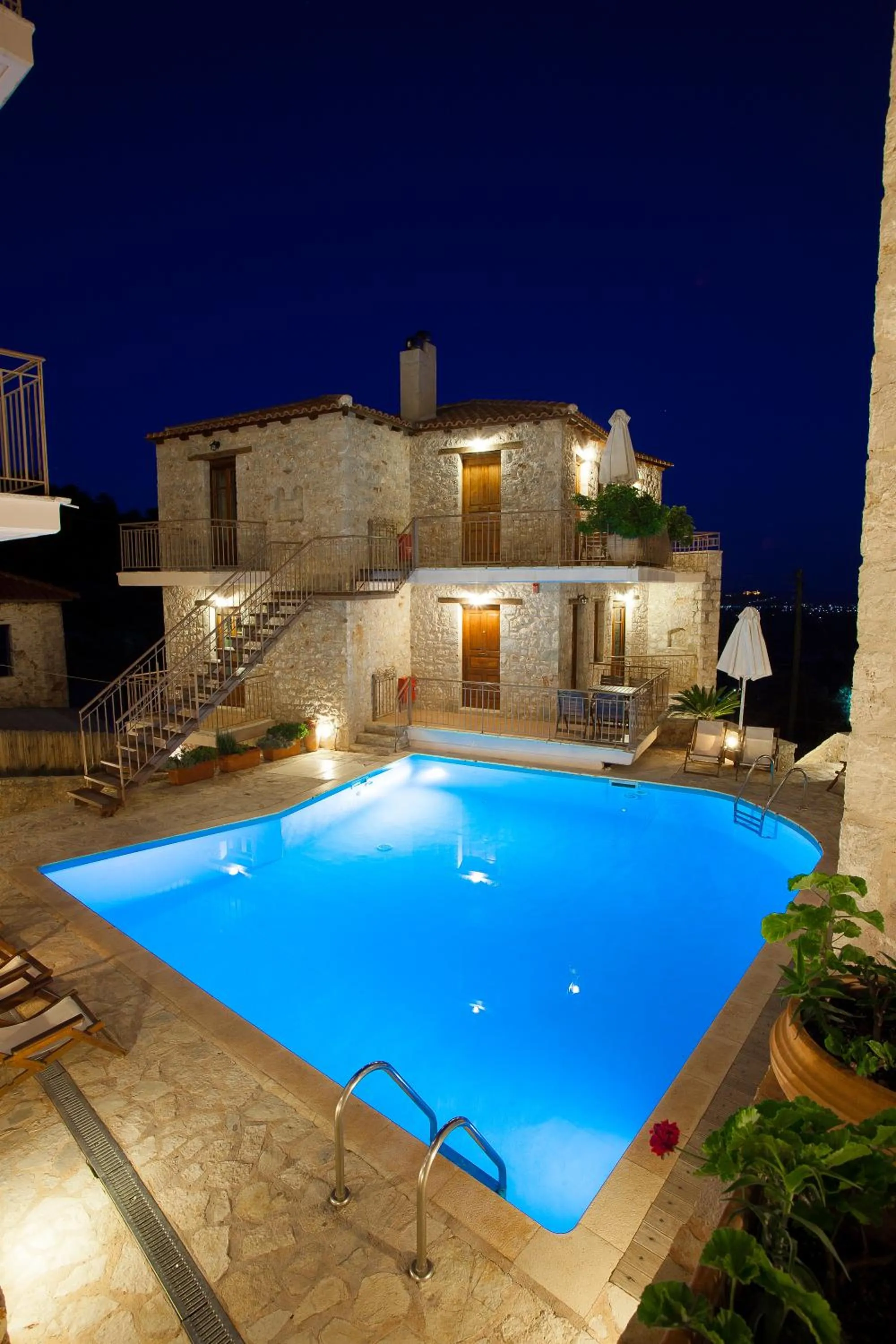 Property building in Anigraia