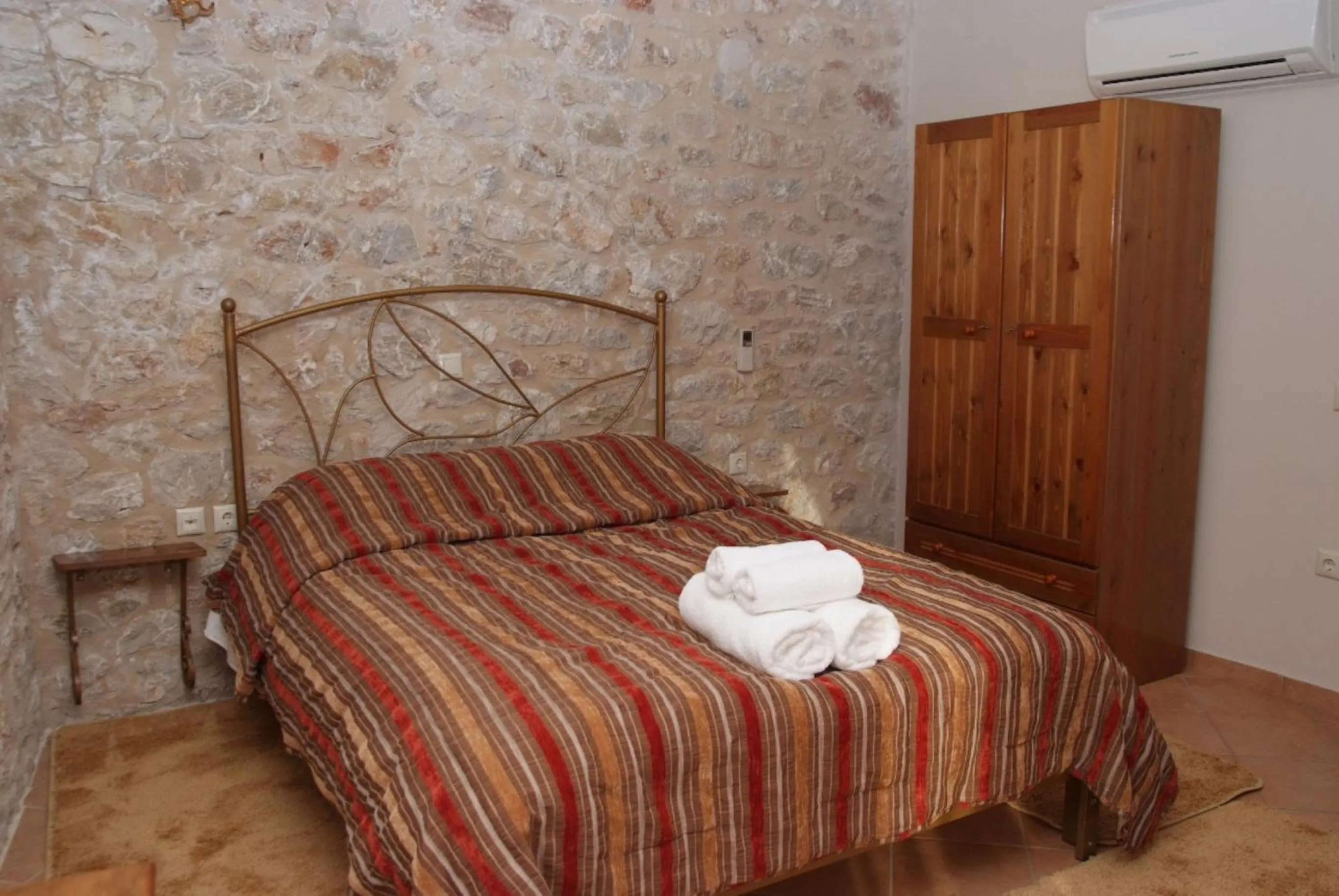 Bedroom, Bed in Anigraia