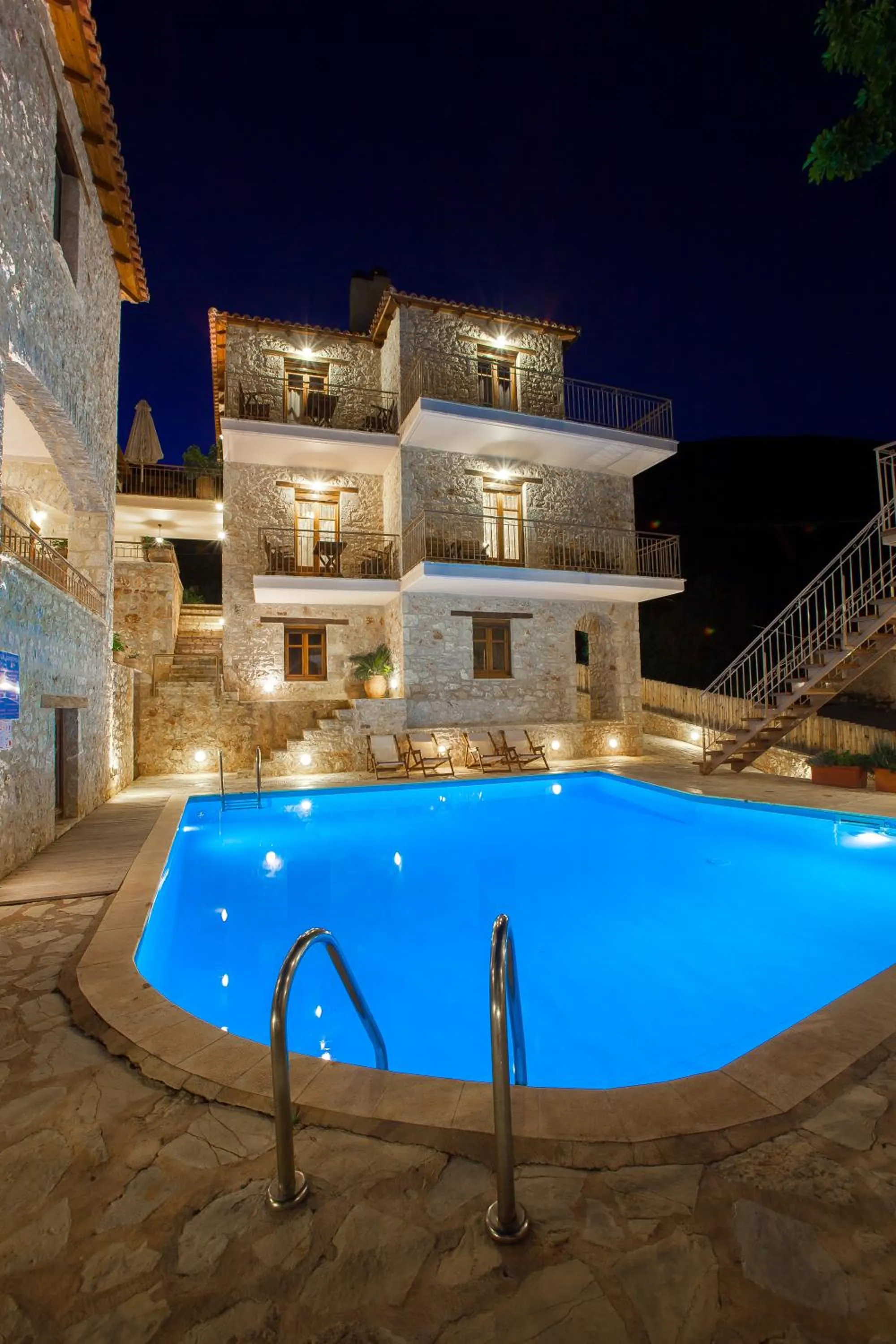 Property building in Anigraia