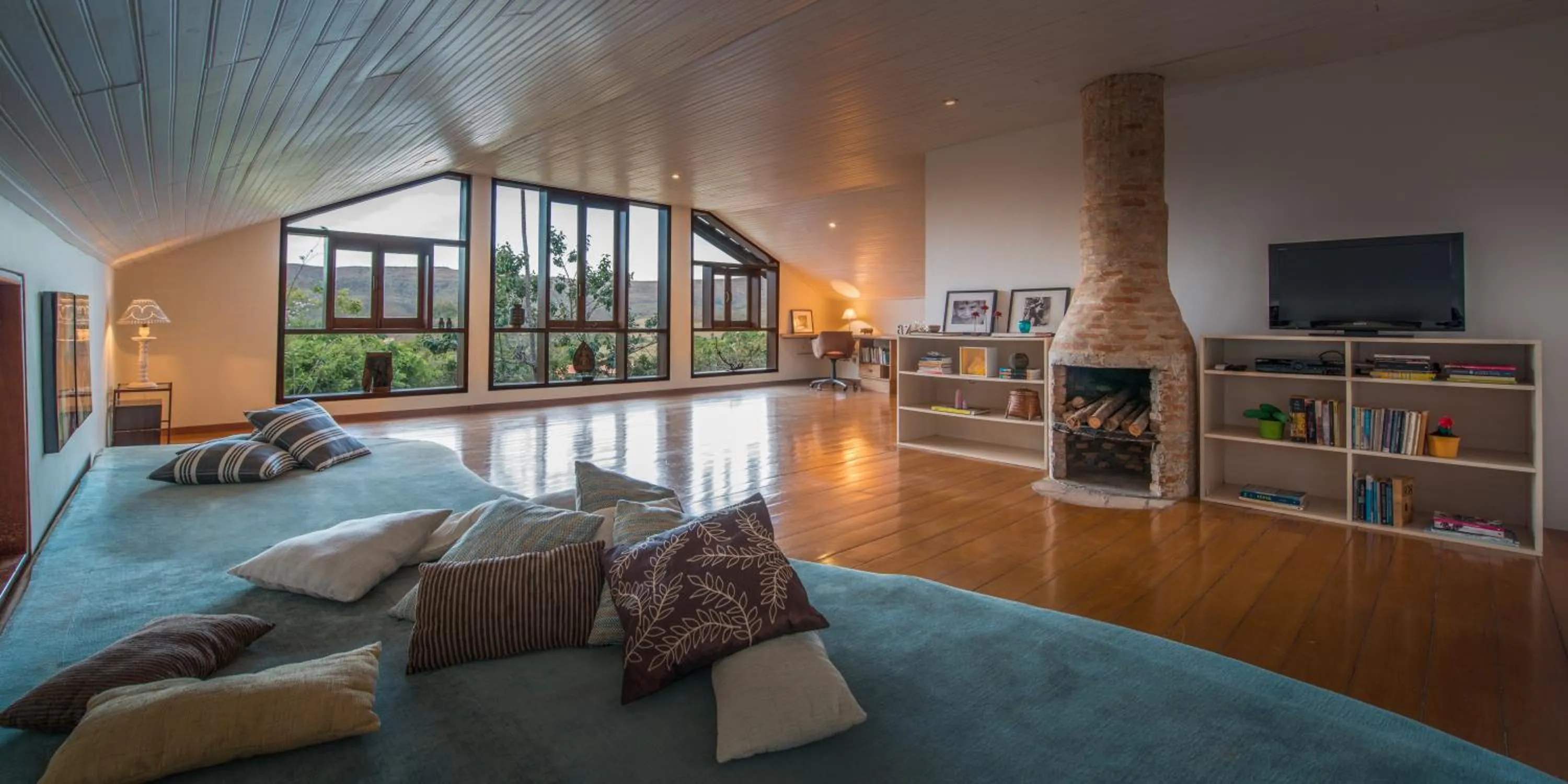 Living room, Bed in Pousada Maya