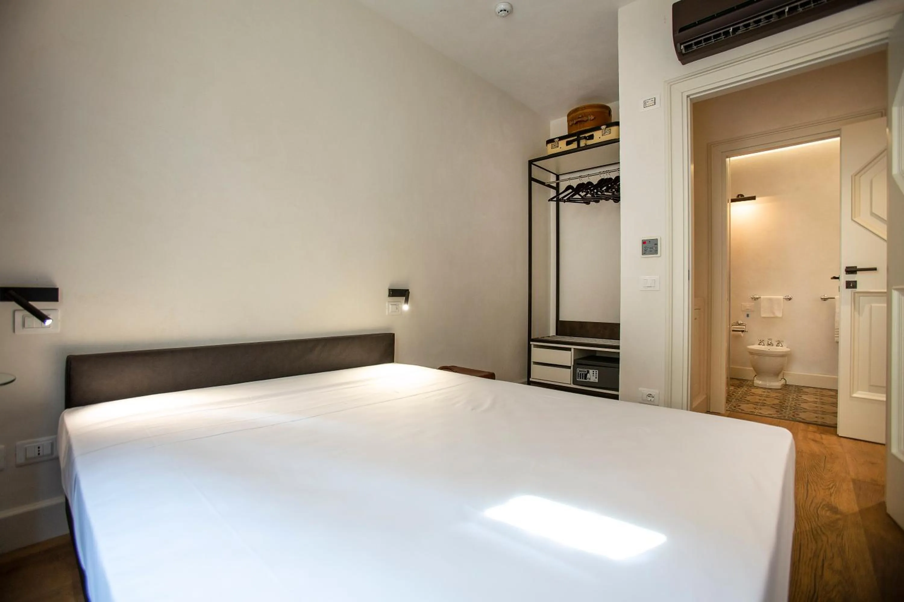 Bathroom, Bed in Residenza Palazzo Brenzoni