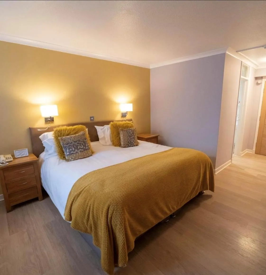 Bedroom, Bed in The Manor Hotel