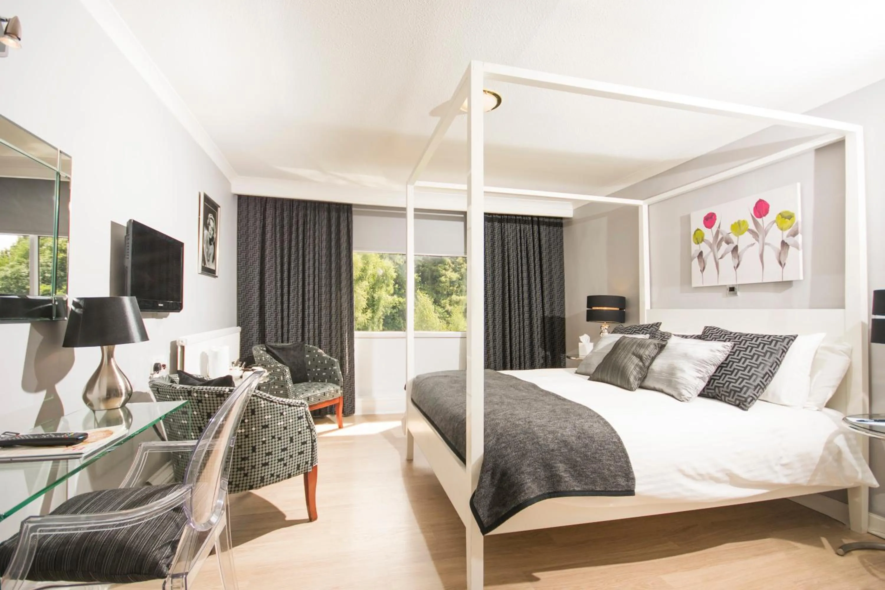 Bed in The Manor Hotel