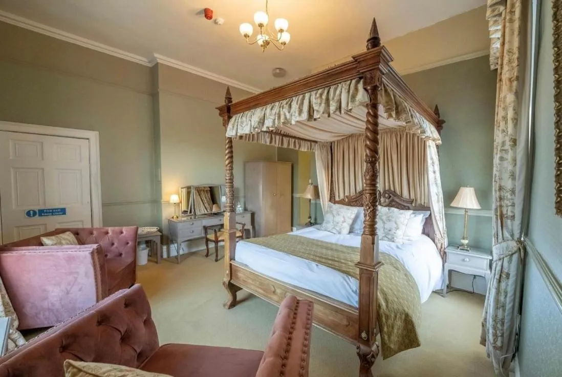 Photo of the whole room, Bed in The Manor Hotel