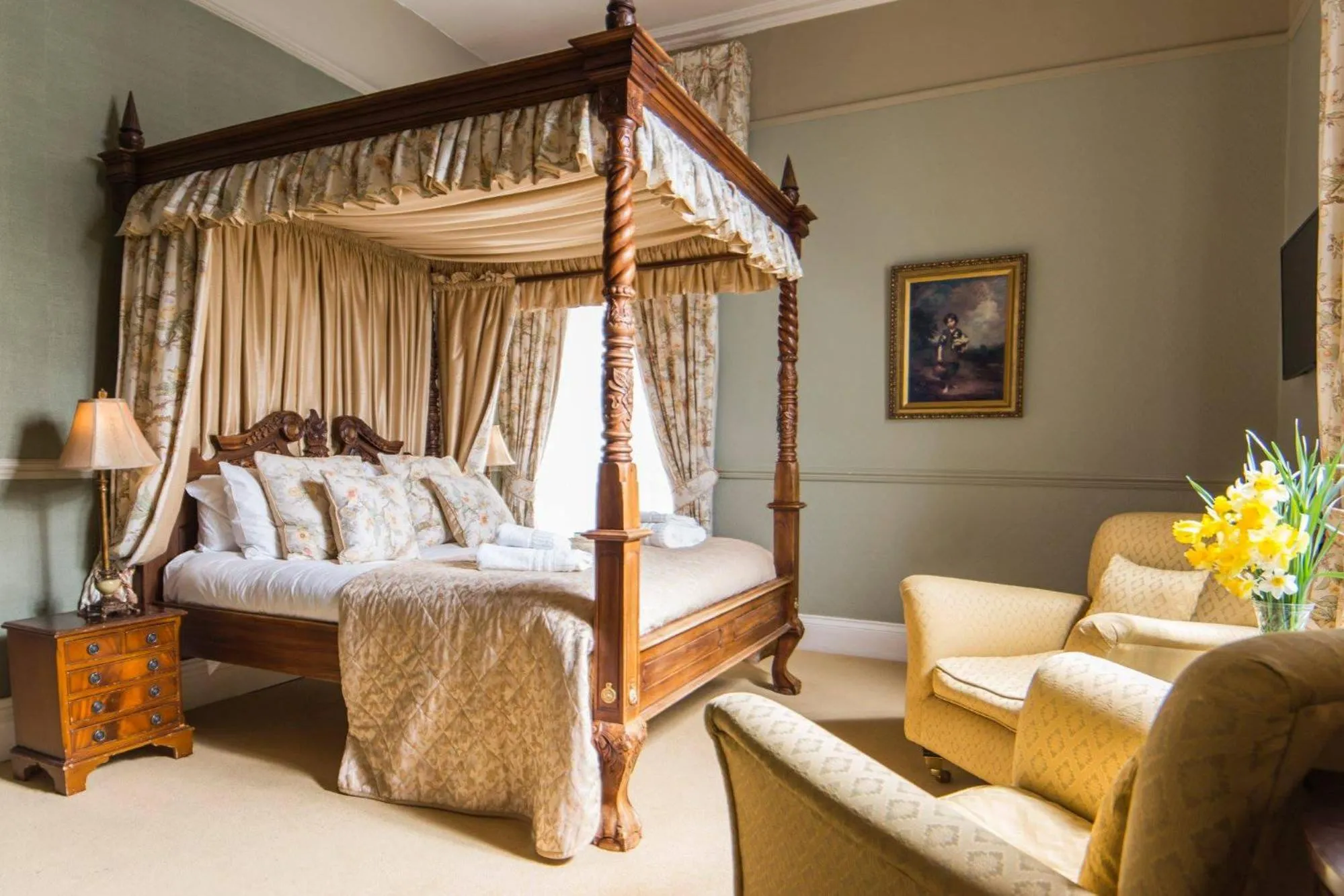 Bedroom, Bed in The Manor Hotel