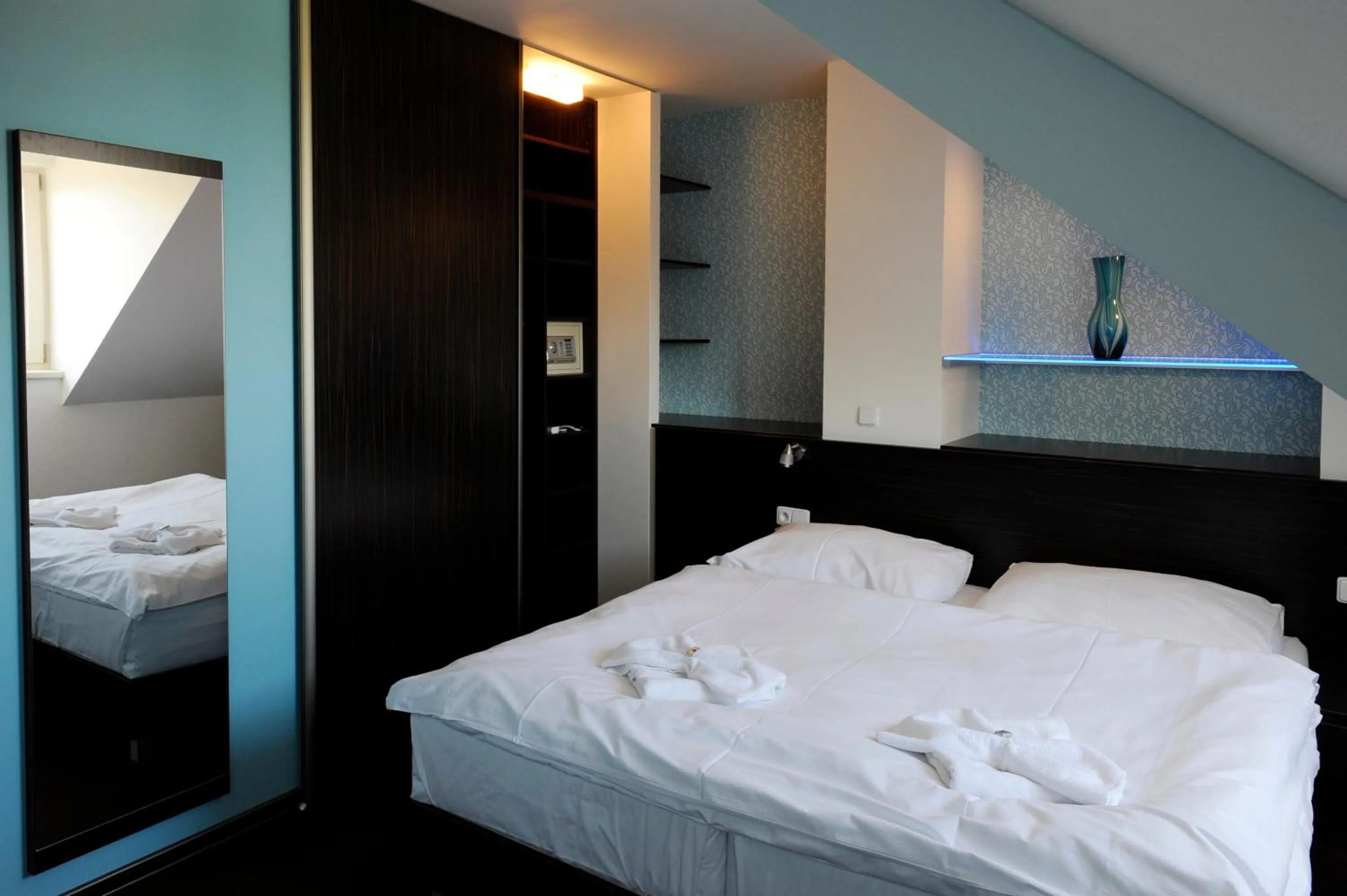 wardrobe, Bed in Wellness Penzion Kroměříž - Zlobice