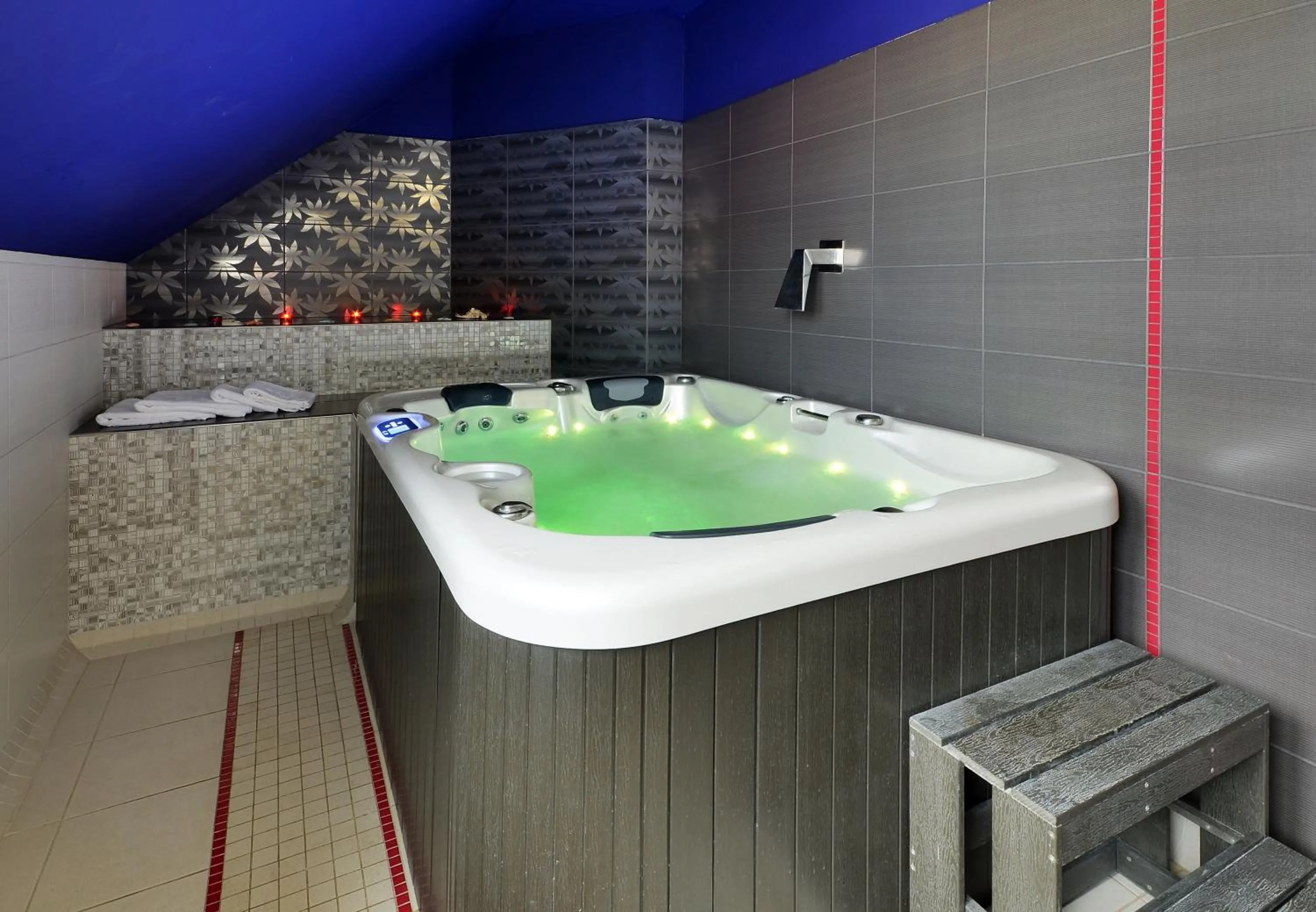 Hot Tub in Wellness Penzion Kroměříž - Zlobice